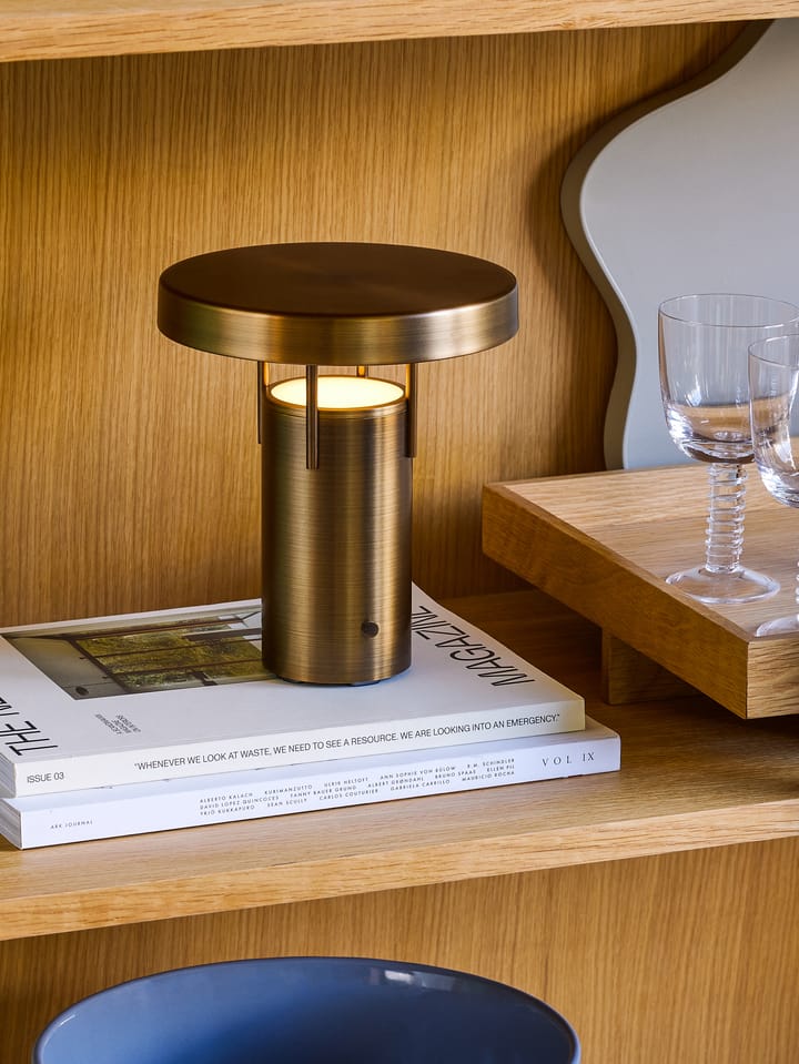BringMe mini bærbar bordlampe, Burnished brass Hübsch Interior