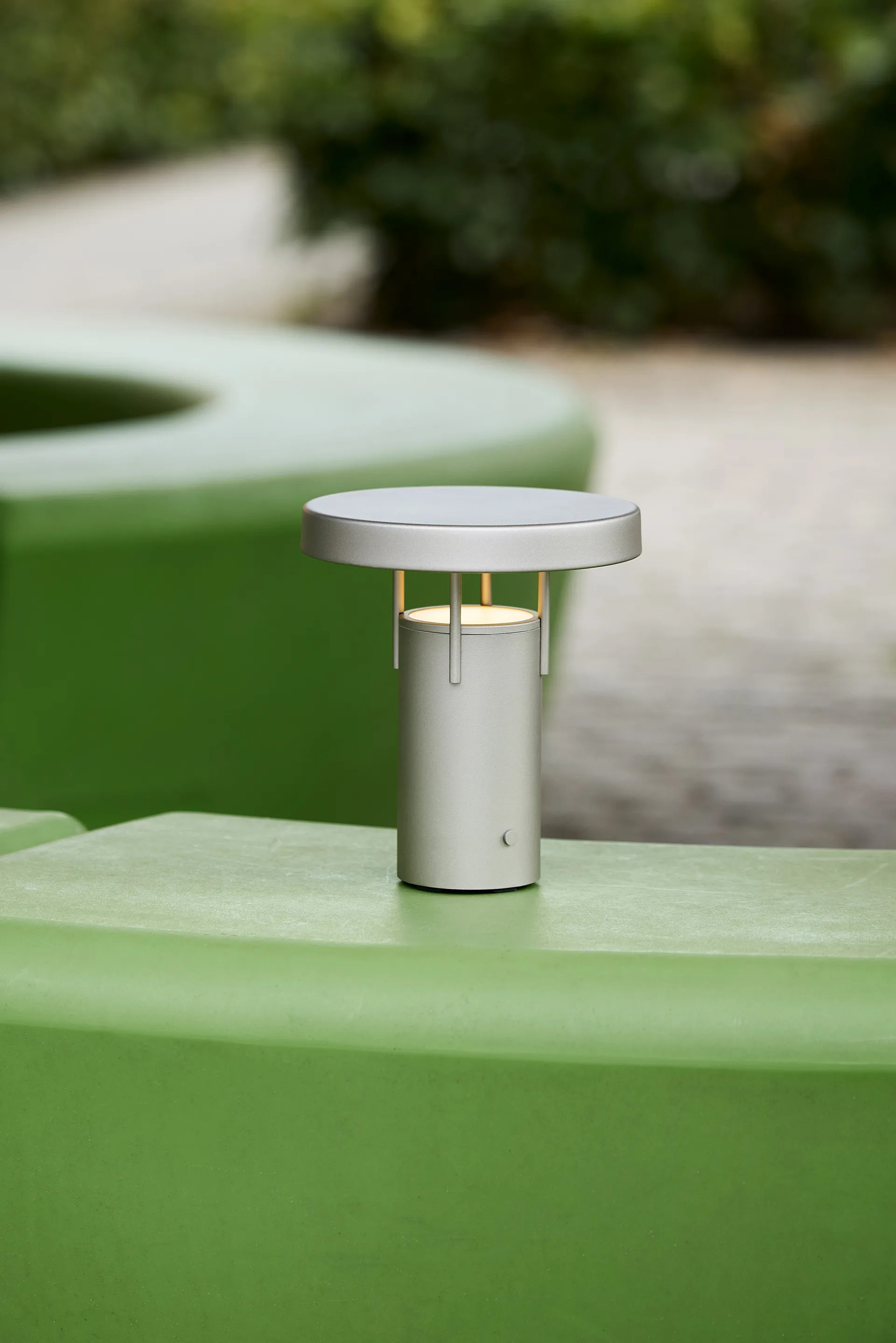 BringMe mini bærbar bordlampe, Metallic sand Hübsch Interior