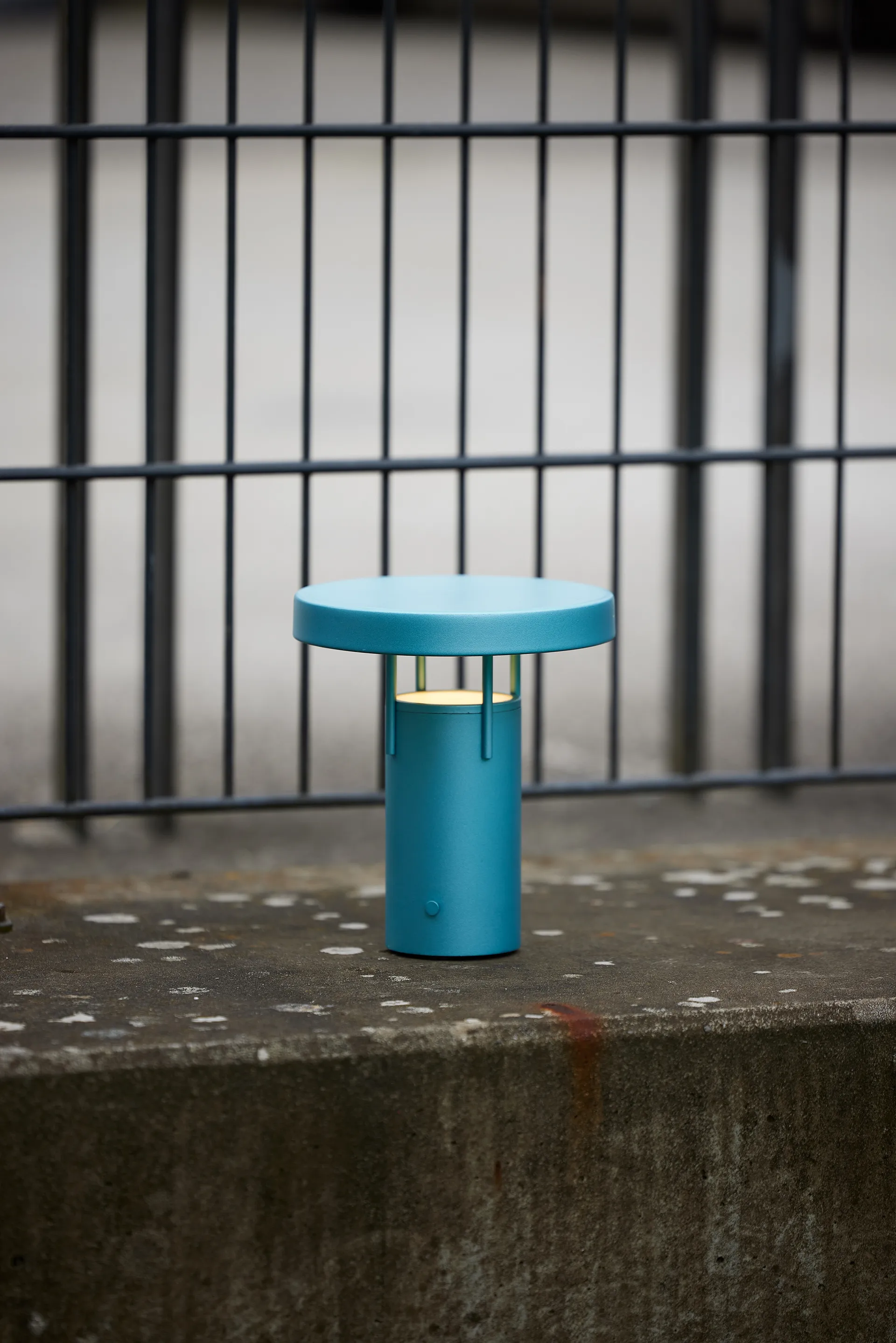 BringMe mini bærbar bordlampe, Metallic turquoise Hübsch Interior