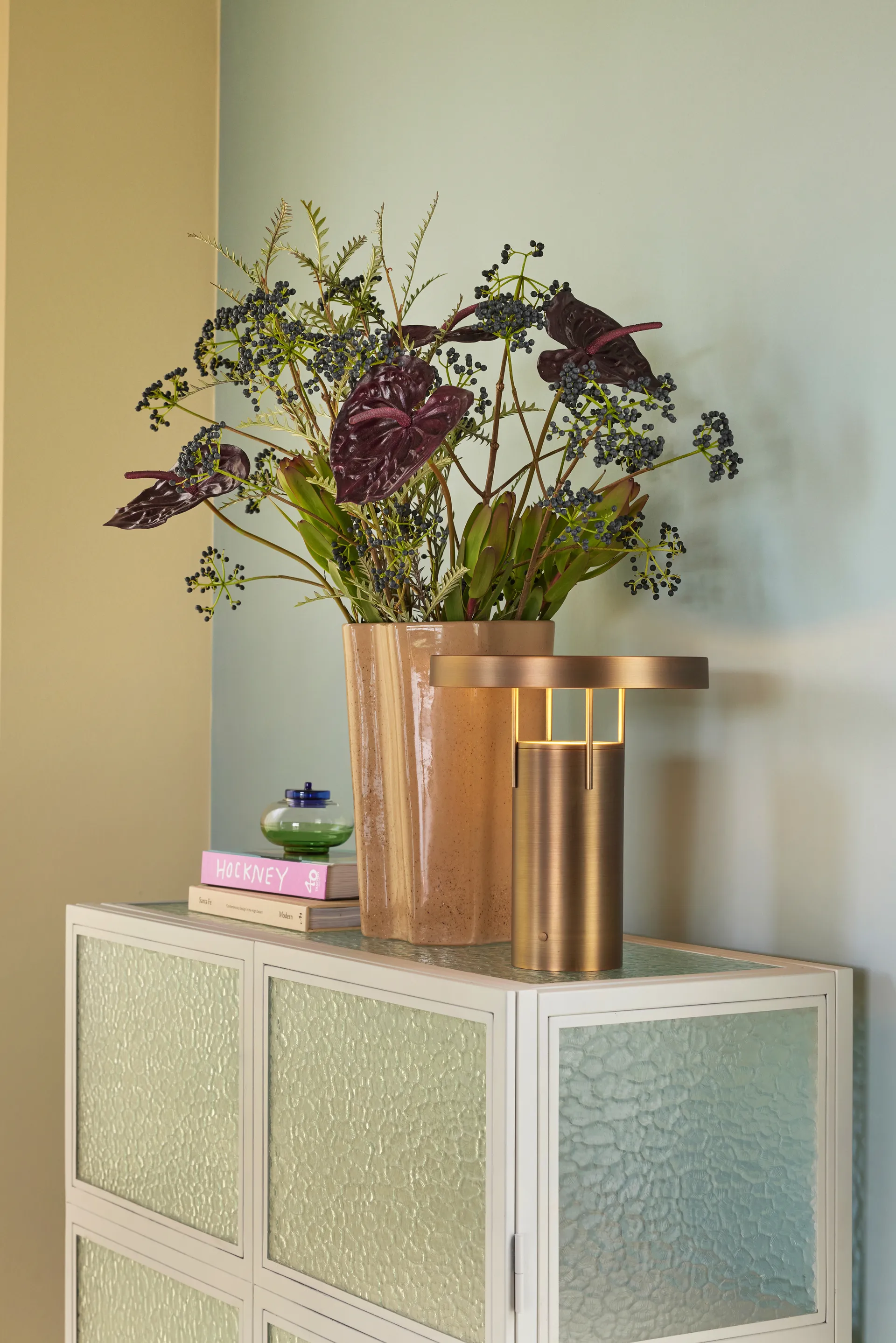 BringMe portabel bordlampe, Burnished brass Hübsch Interior