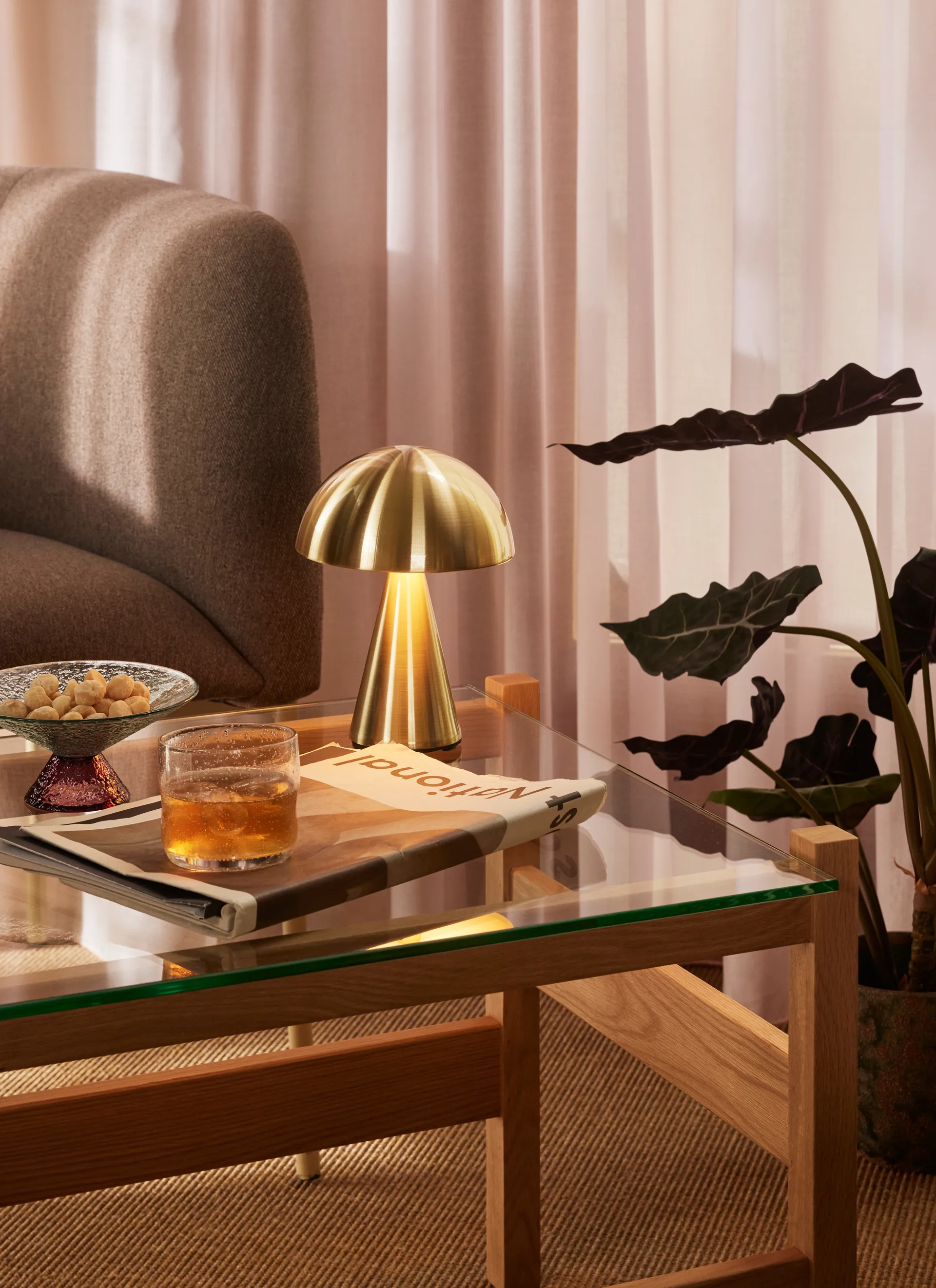 Mush bærbar bordlampe, Brass Hübsch Interior