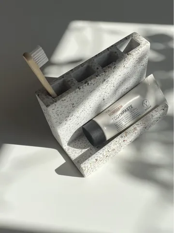 Humdakin Terrazzo tandbørsteholder - Red/Beige - Humdakin