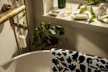 Oiva Toikka Cheetah badehåndklæde 70x140 cm - Sort/Hvid - Iittala