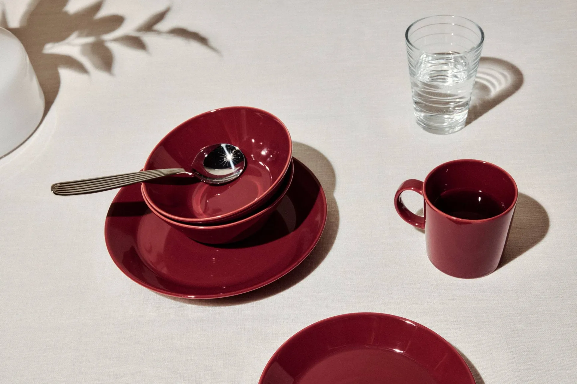 Teema dyb tallerken, Kirsebær Iittala