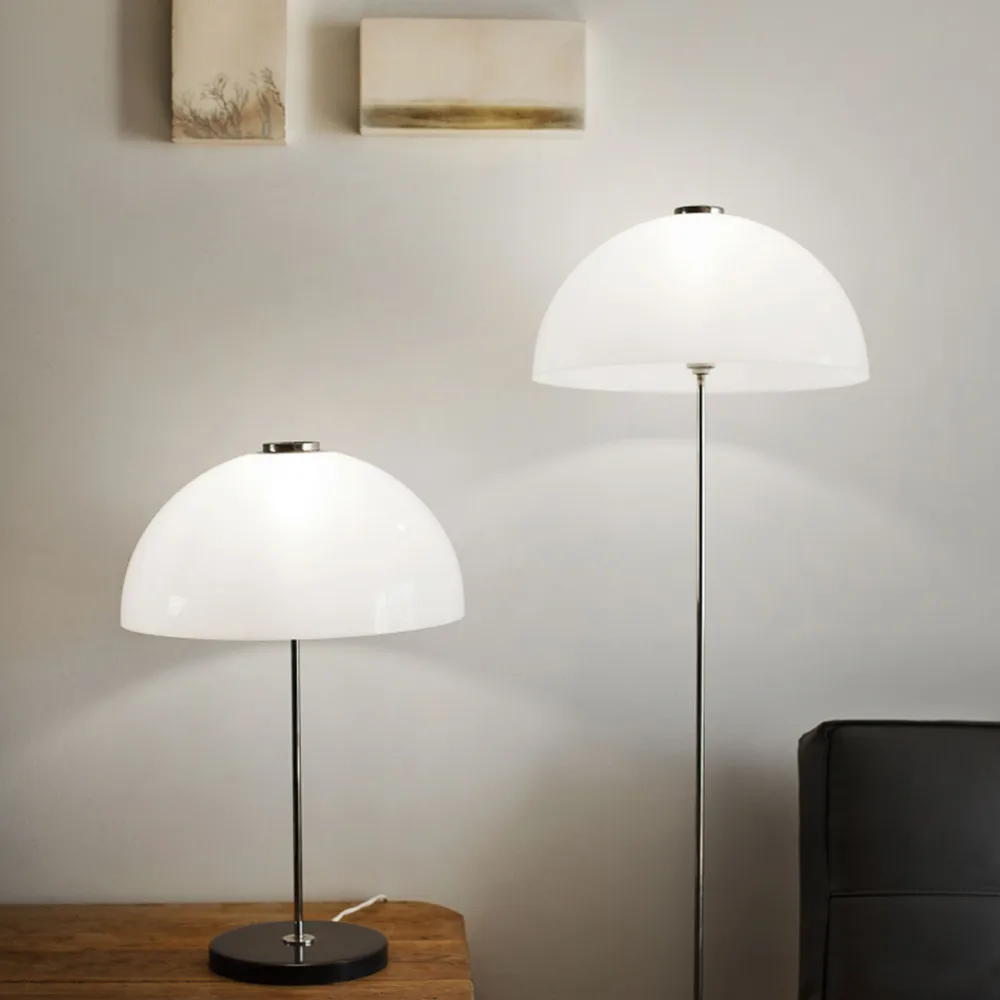 Kupoli bordlampe, Hvid, messingdetaljer Innolux