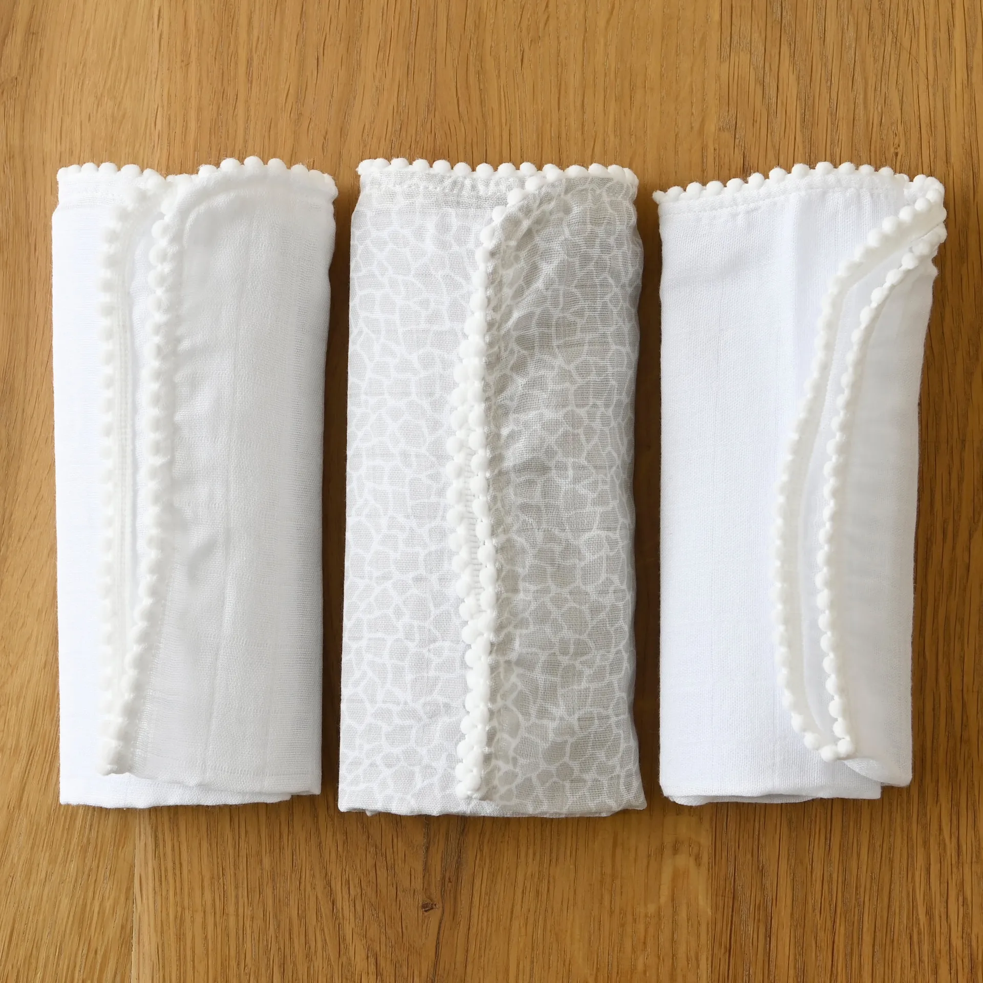 Pom Pom musselintæppe 40x40 cm 3-pak, Pearl & Giraffe gray Jack o Juno