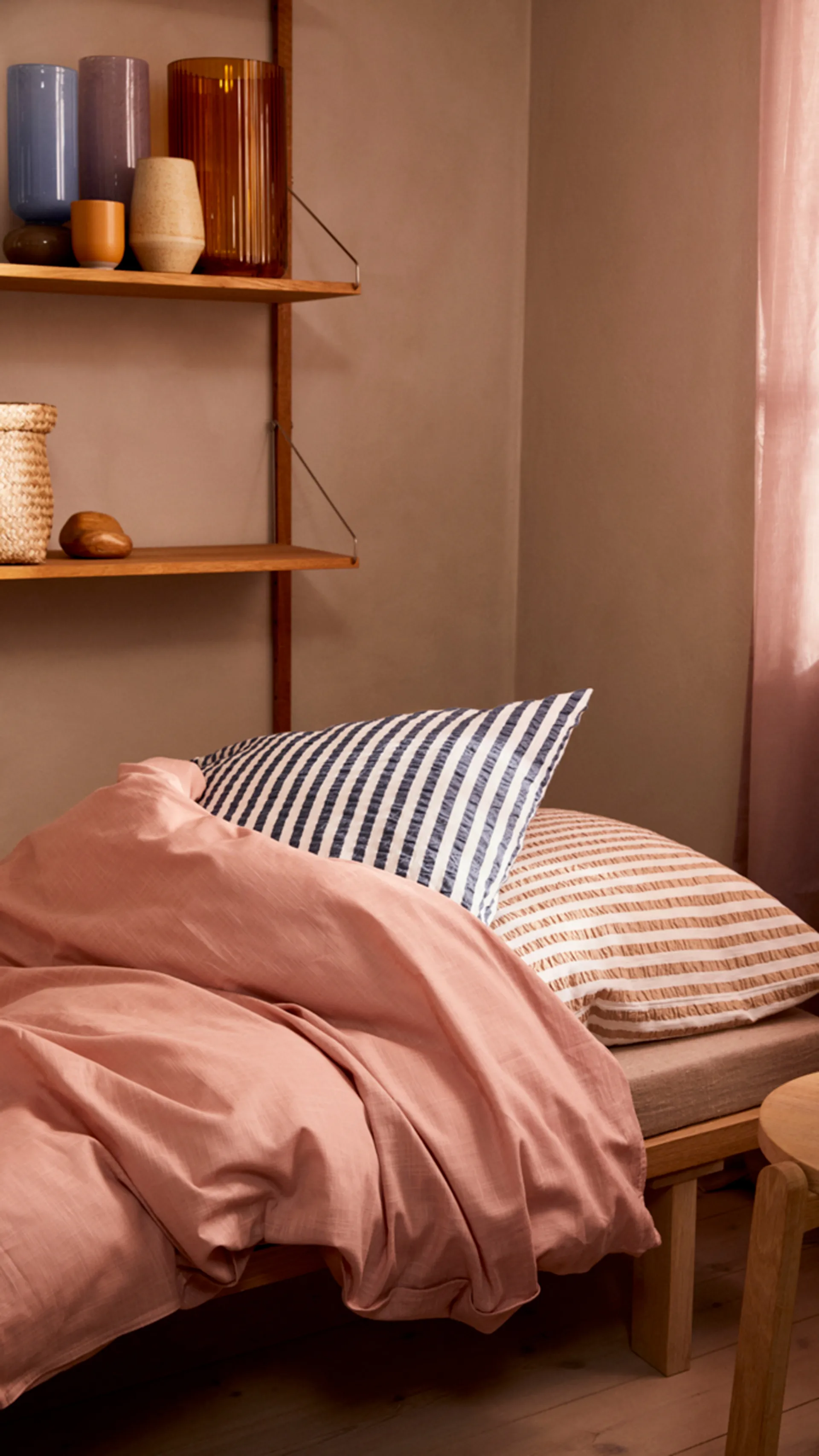 Bæk&Bølge Lines pudebetræk 60x63 cm, Mørkeblå/Hvid Juna