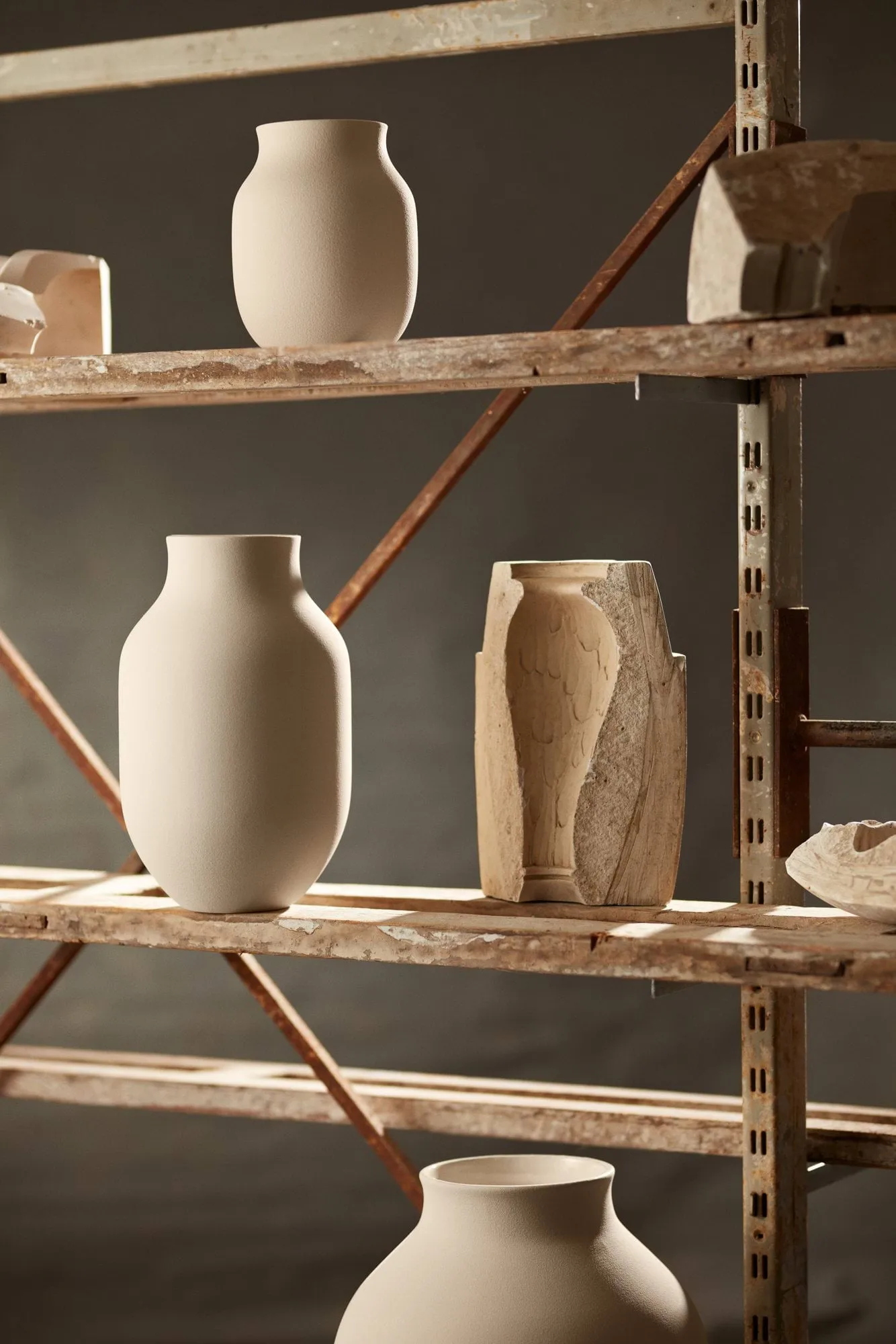 Studio Omaggio vase, Sand, 20 cm Kähler