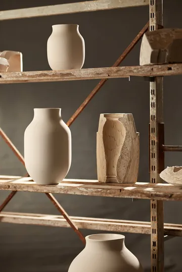 Studio Omaggio vase - Sand, 20 cm - Kähler