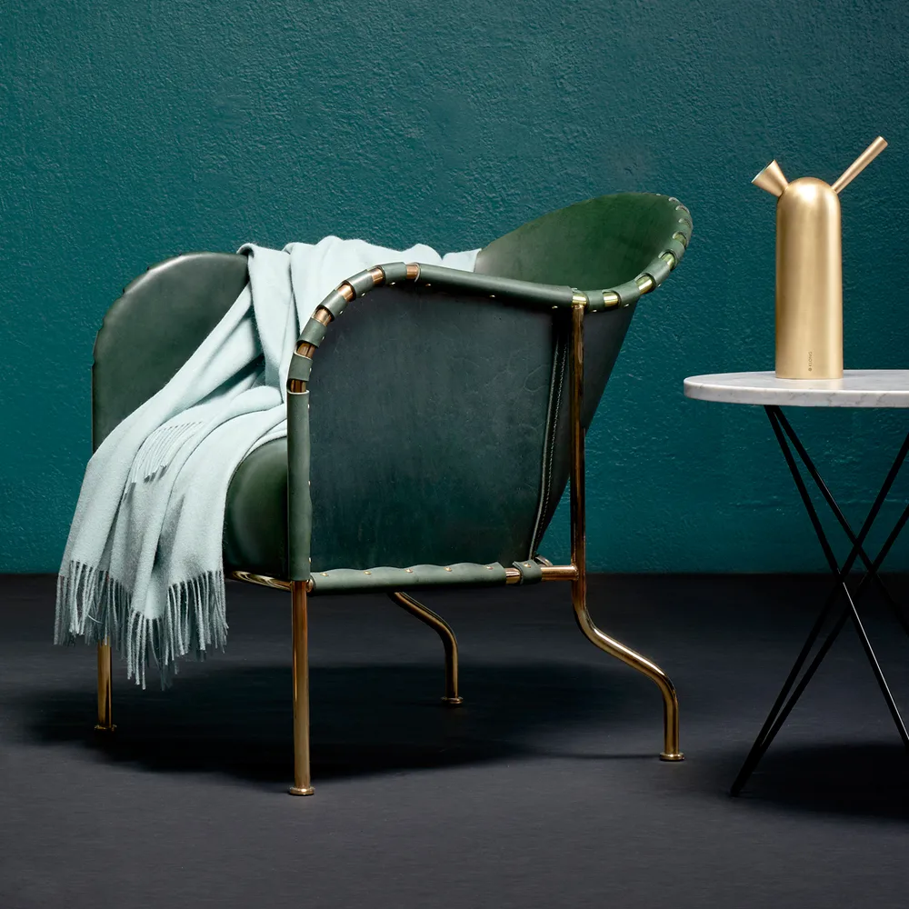 Bruno lænestol, Kærnlæder flaskegrøn-messingstativ Källemo