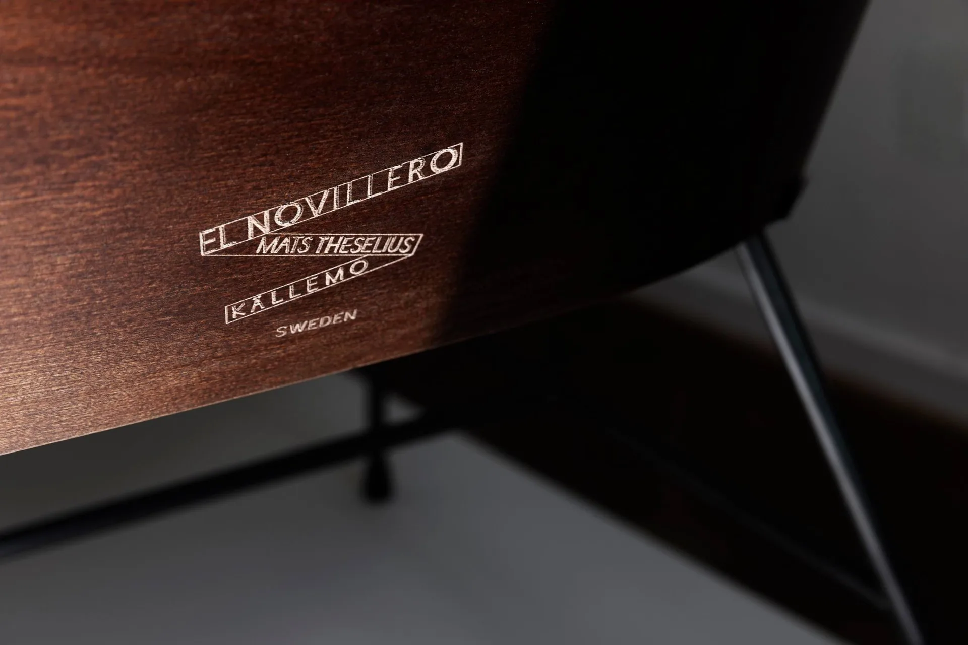 El Novillero lænestol, Læder Nubuck 512-sort stel Källemo