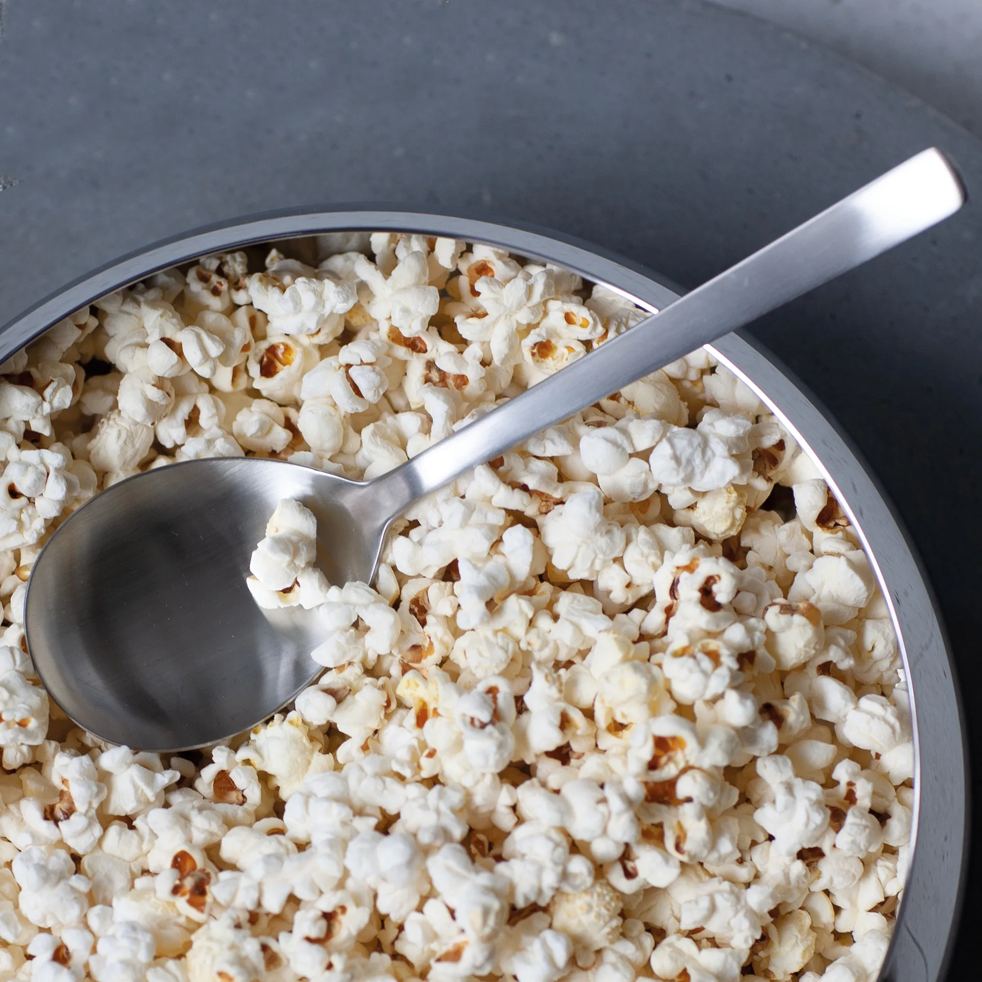 Grand Prix serveringsske 23,5 cm, Matte steel Kay Bojesen