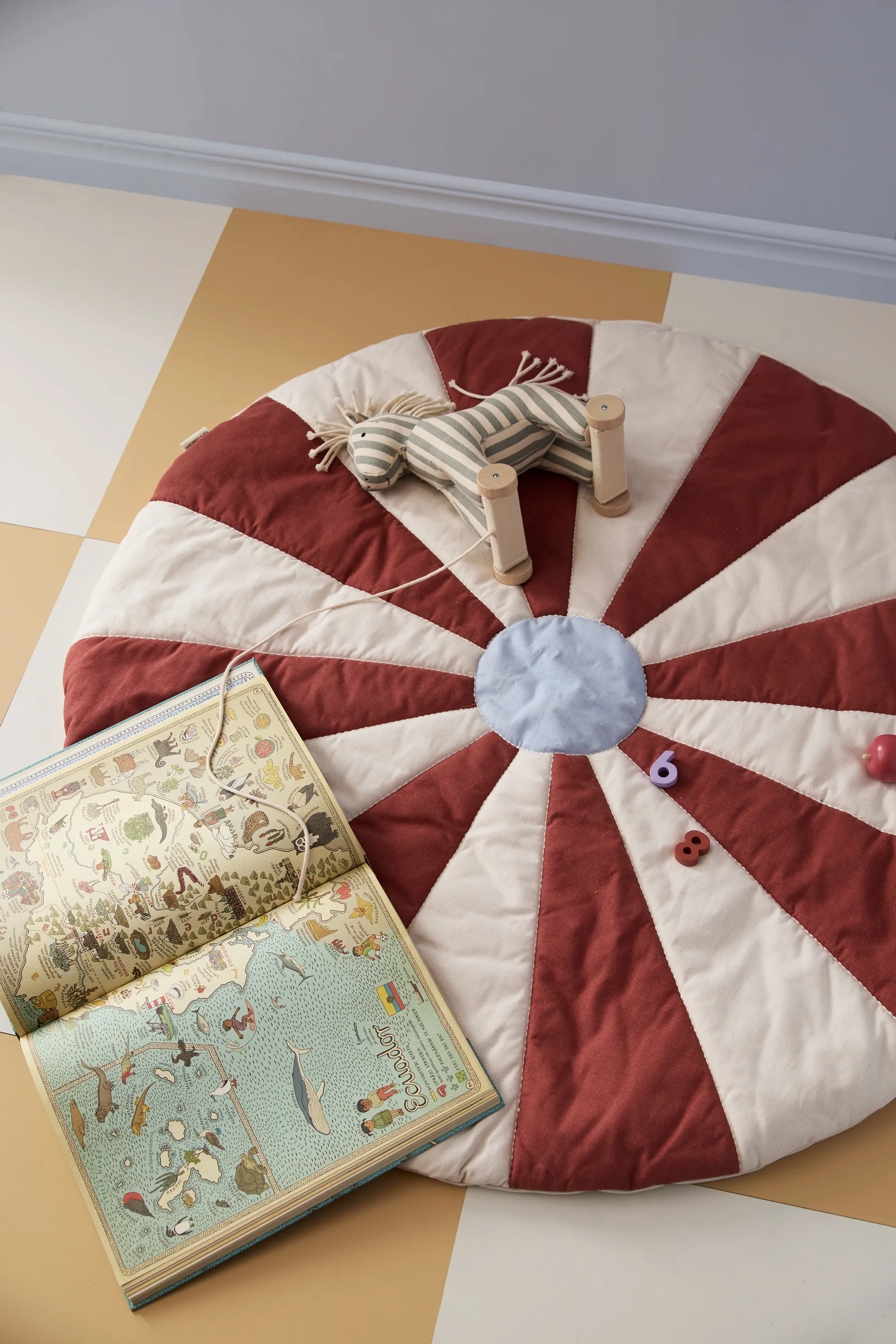 Cirkus legetæppe, Rød, Ø112×2 cm Kid's Concept