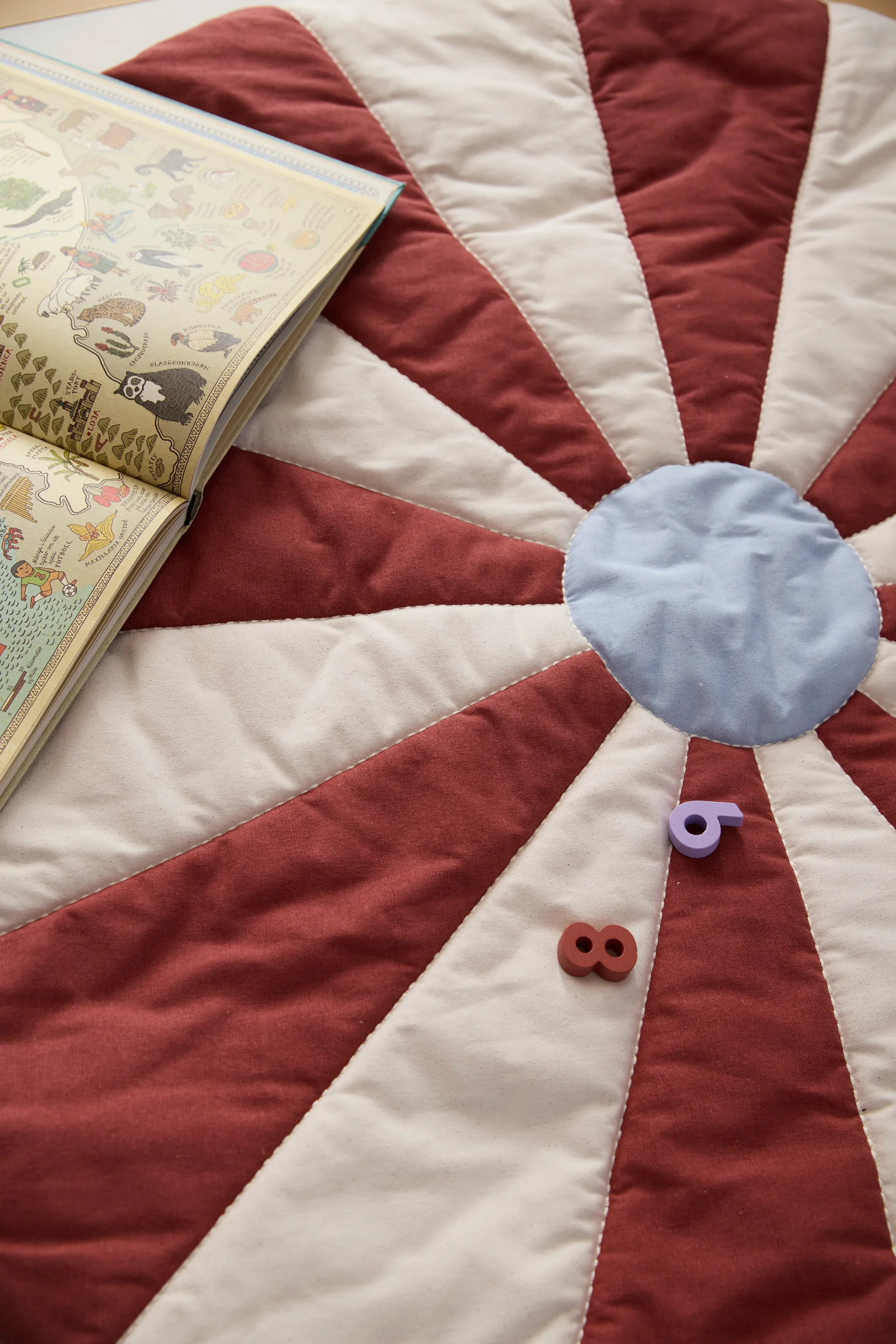 Cirkus legetæppe, Rød, Ø112×2 cm Kid's Concept