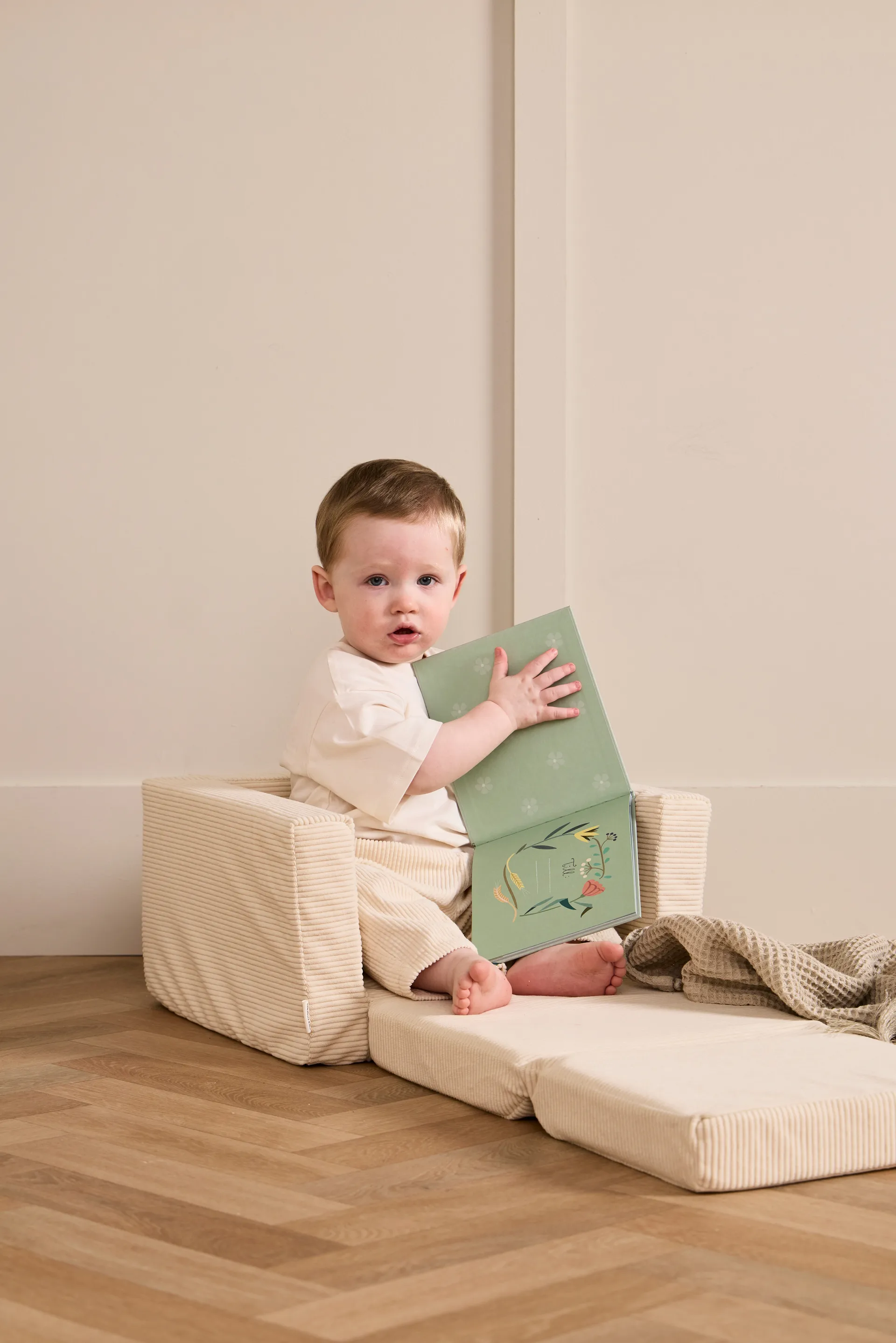 Kid's Base klapbar lænestol, Naturhvid Kid's Concept