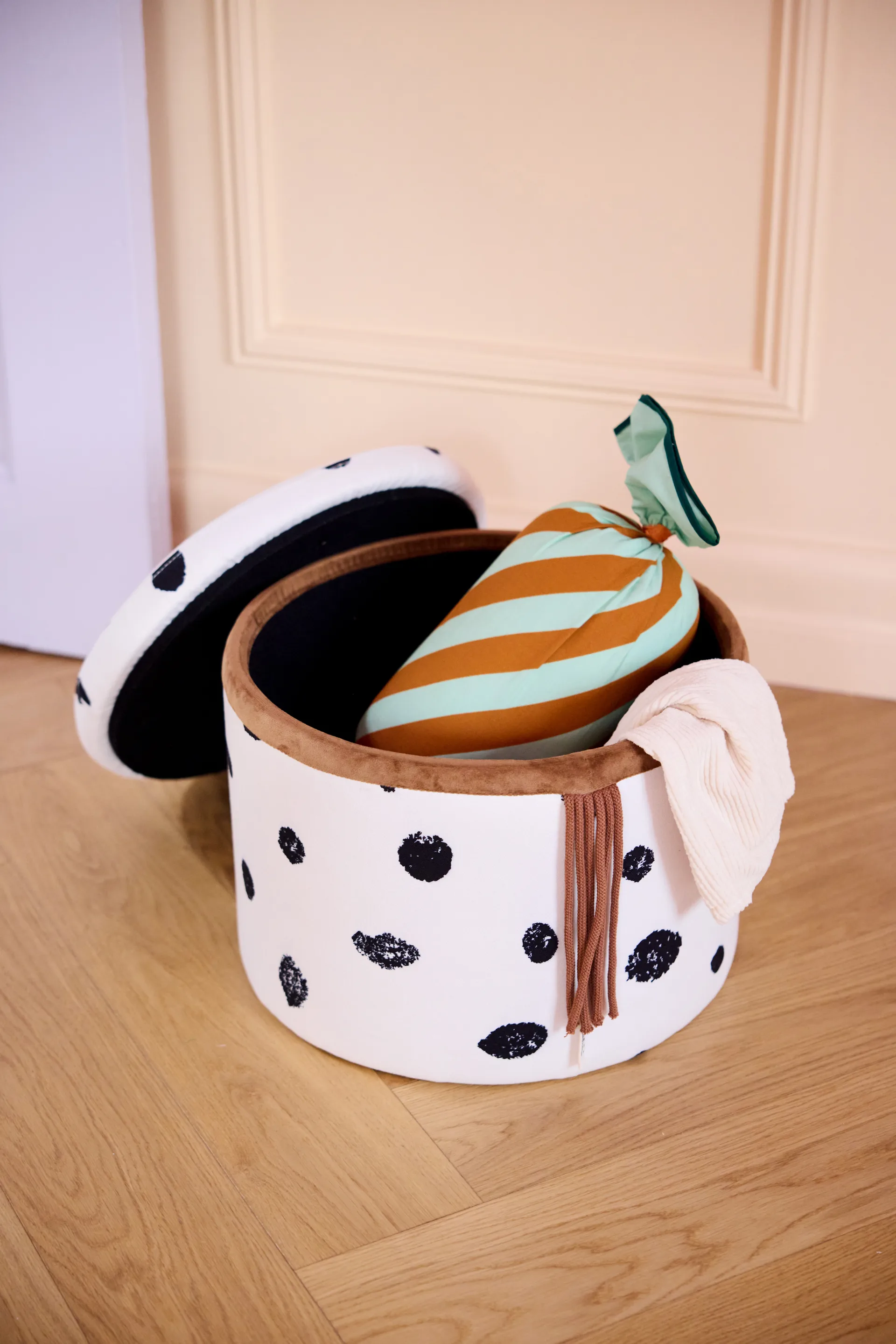 Pippi puf med opbevaring Ø40x30,5 cm, Flerfarvet Kid's Concept