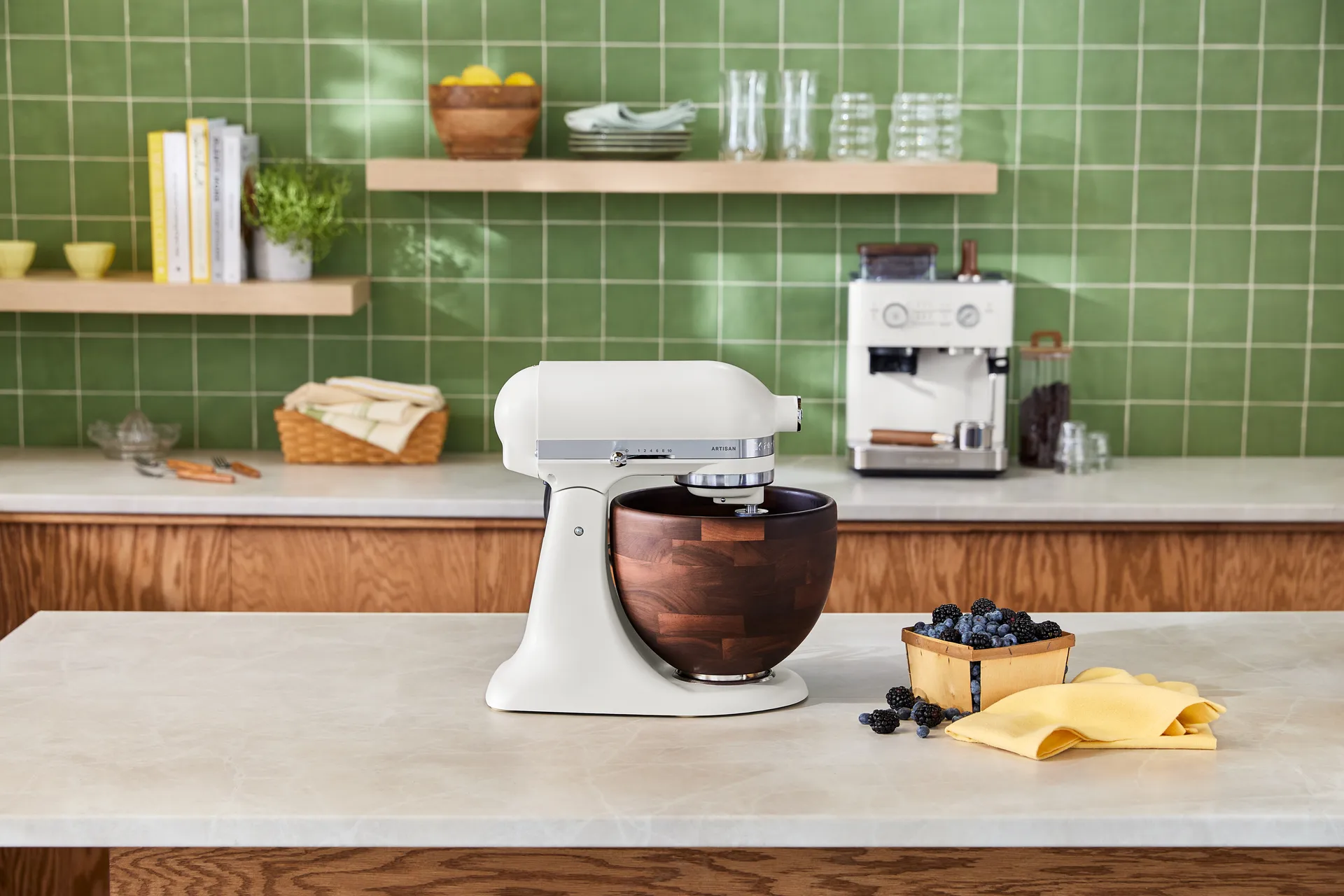 Aritsan 5KSM156 køkkenmaskine med træskål 4,7 L, Porcelain white-walnut KitchenAid