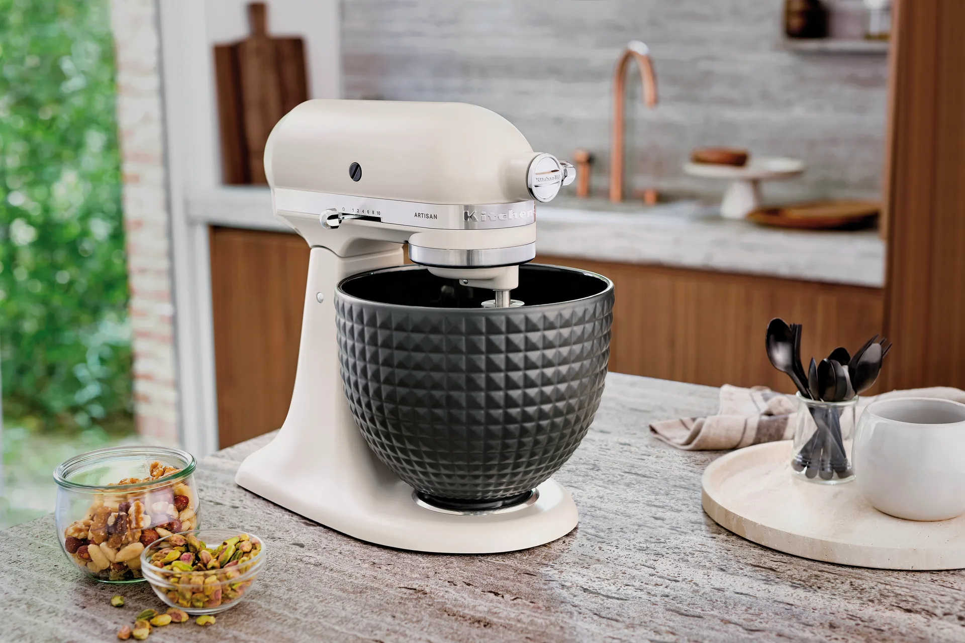 KitchenAid keramikskål uden håndtag 4,7 L, Black studded KitchenAid