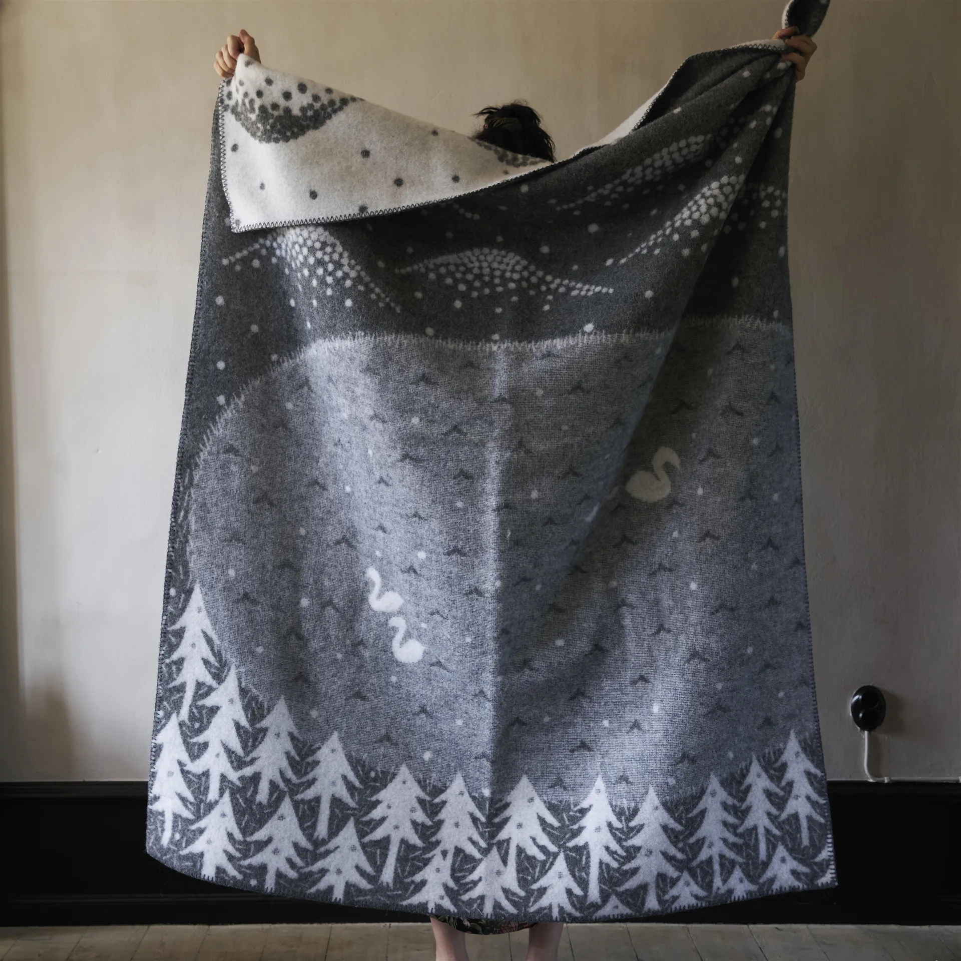 Lake in the valley plaid, grå Klippan Yllefabrik