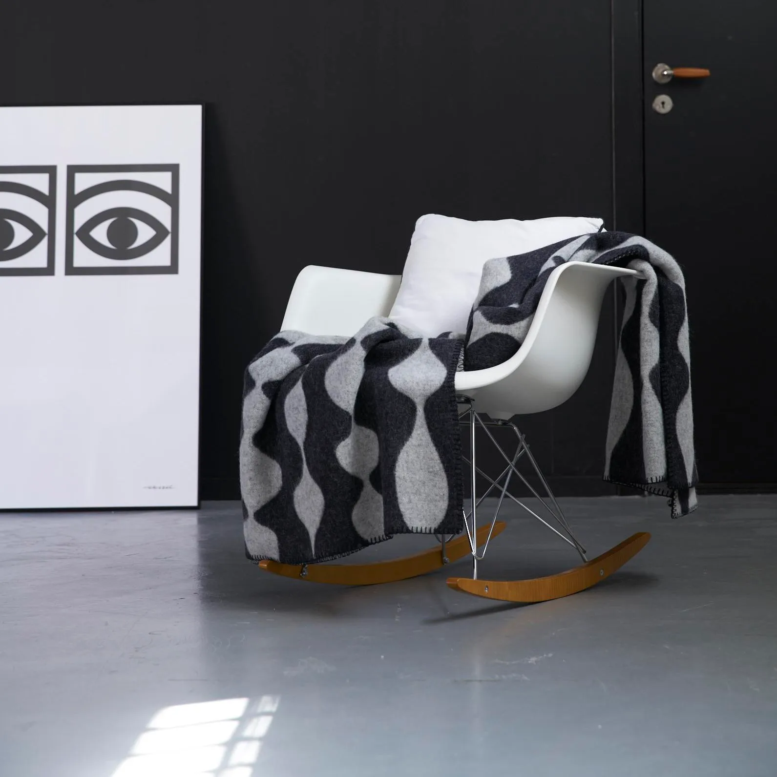 Margaret rose uldplaid, sort Klippan Yllefabrik