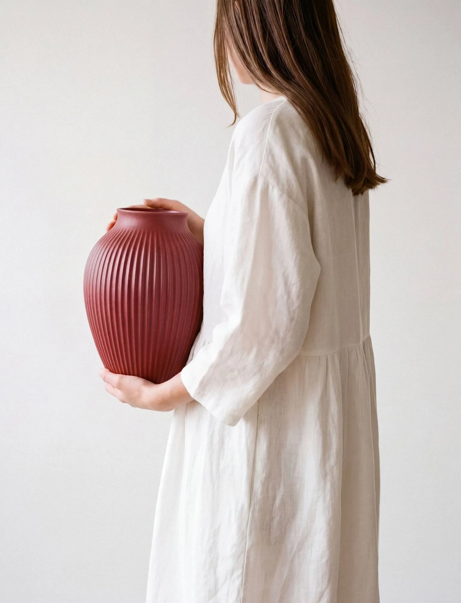 Knabstrup vase riflet 20 cm, Soft cherry red Knabstrup Keramik