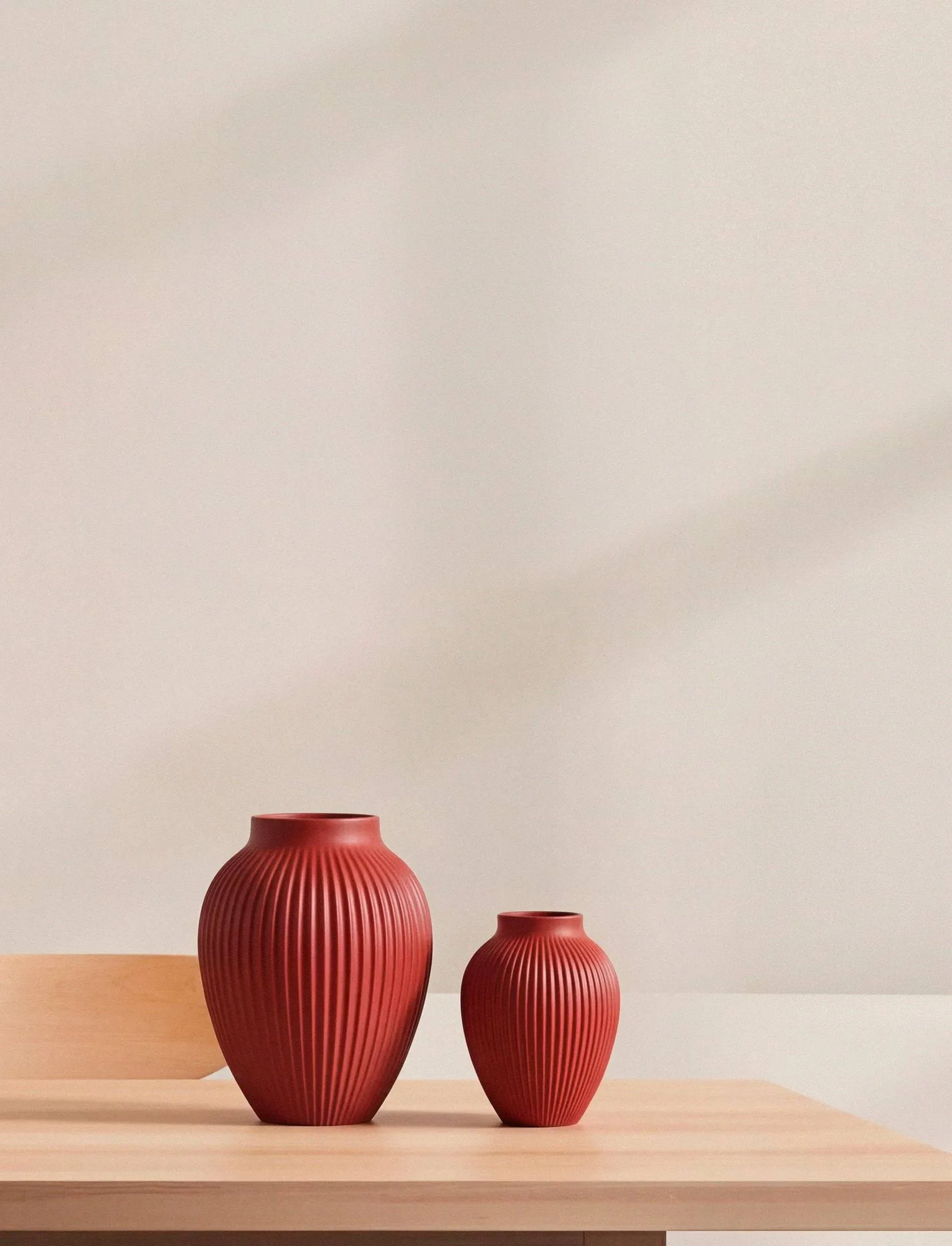 Knabstrup vase riflet 27 cm, Soft cherry red Knabstrup Keramik