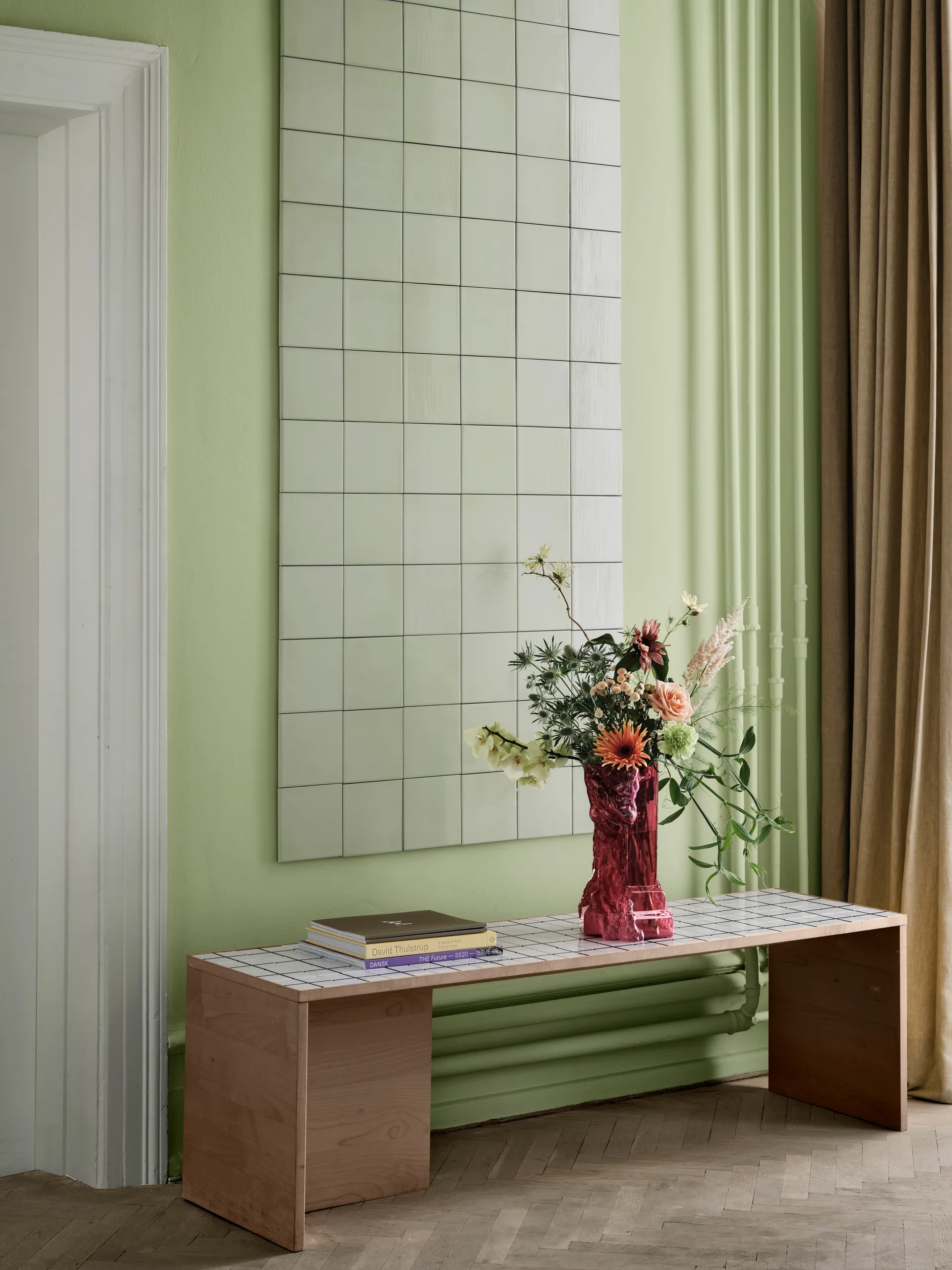 Rocky Baroque vase 35 cmm, Hot pink Kosta Boda