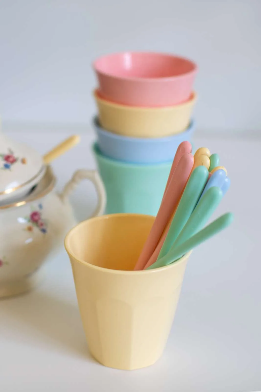 Nora Macarons servicesæt 16 dele, Flerfarvet Koziol