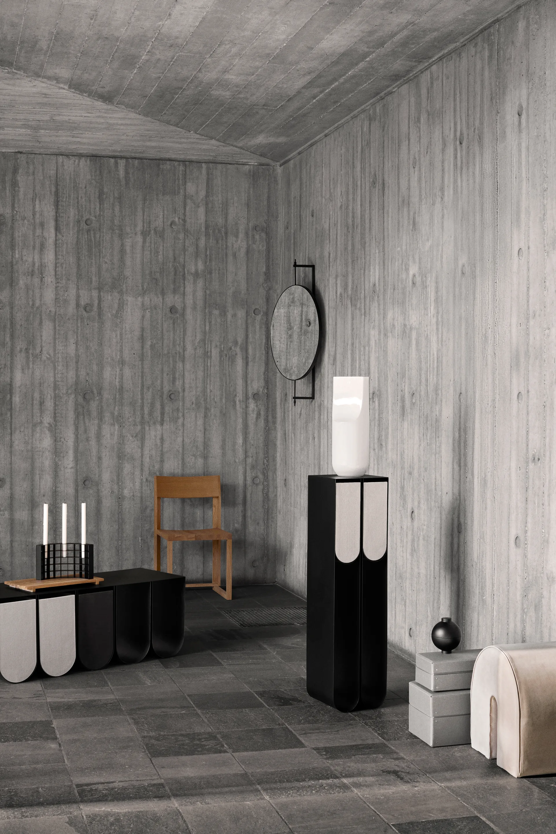 Buet piedestal, Black Kristina Dam Studio