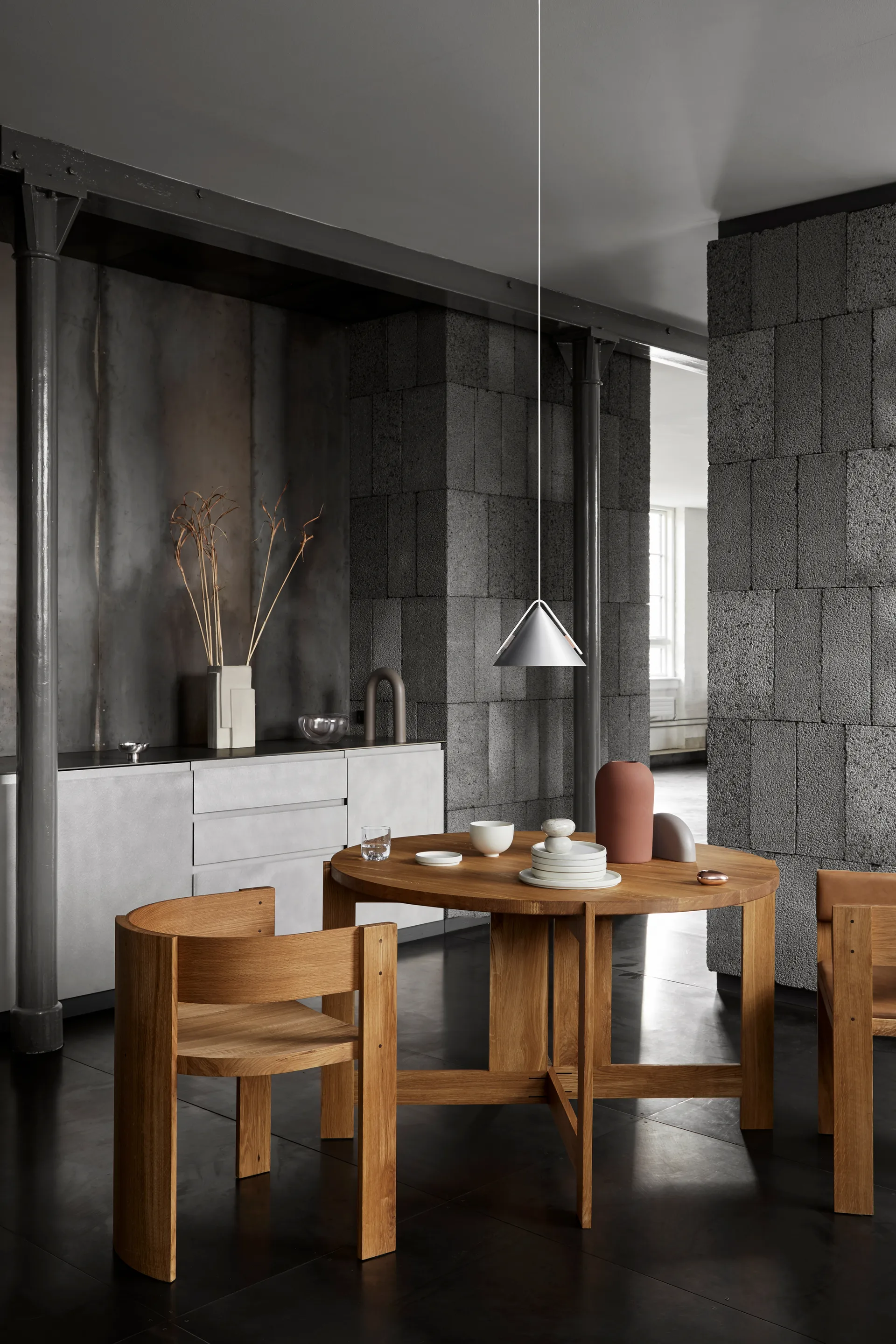 Collector spisebord Ø120×74 cm, Varm lakeret eg Kristina Dam Studio