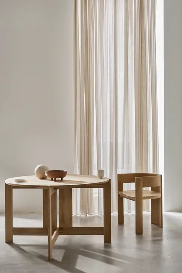 Collector spisebord Ø120×74 cm - Varm lakeret eg - Kristina Dam Studio