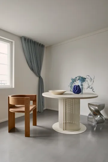 Collector stol - Varm lakeret eg-cognac læder - Kristina Dam Studio