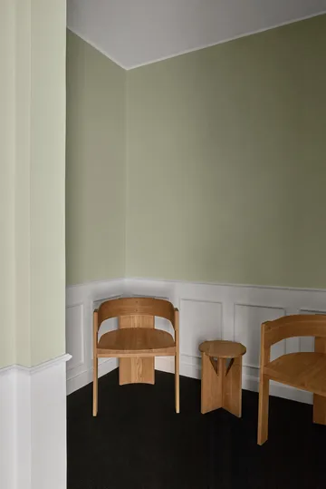 Collector stol - Varm lakeret eg-valnød - Kristina Dam Studio