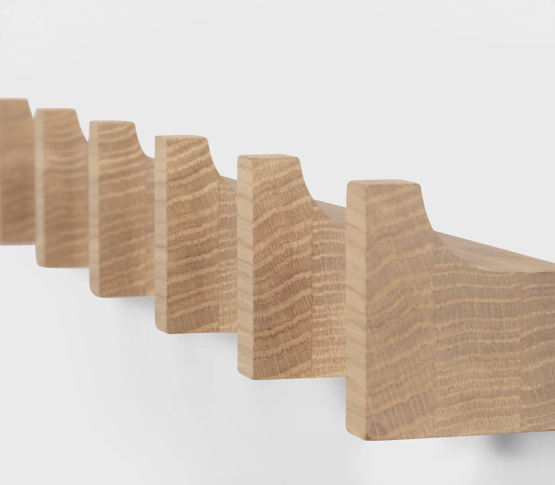 Column knagerække 49 cm, Lysolieret eg Kristina Dam Studio