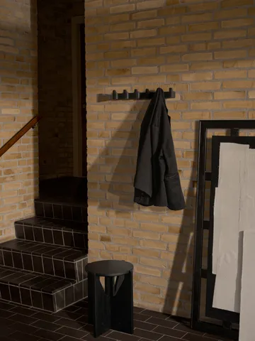 Column knagerække 49 cm - Sortlakeret eg - Kristina Dam Studio