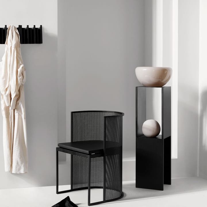 Column tøjknag, Oak black lacquered Kristina Dam Studio