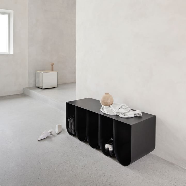 Curved bænk, Black Kristina Dam Studio