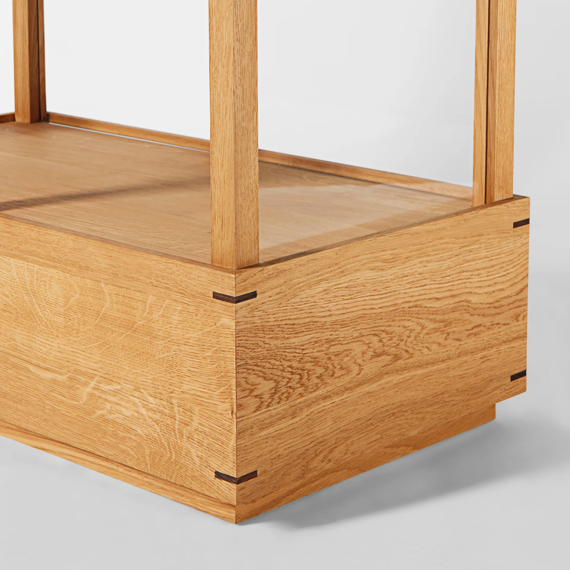 Japansk vitrineskab large, Varmolieret eg Kristina Dam Studio