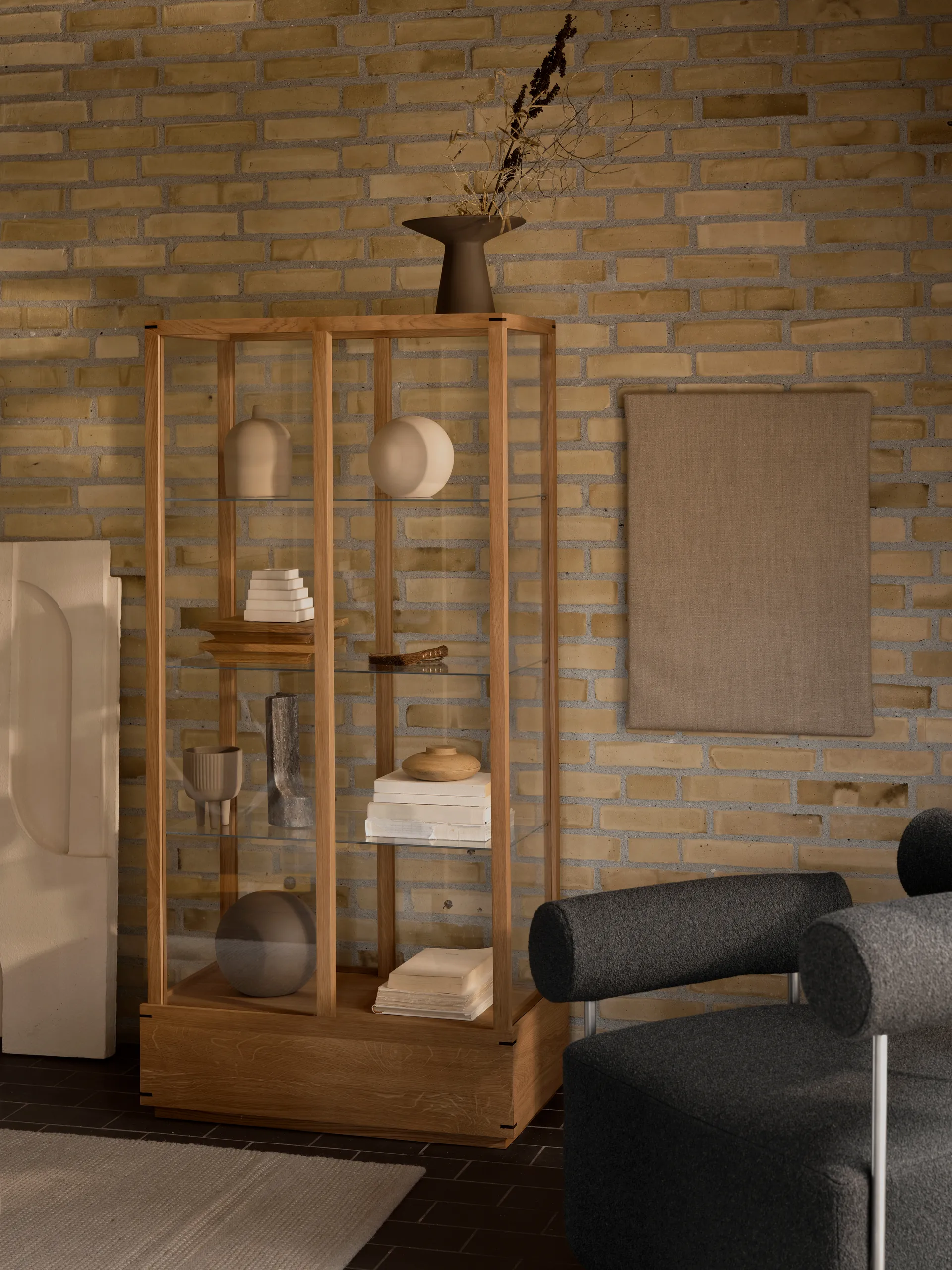 Japansk vitrineskab large, Varmolieret eg Kristina Dam Studio