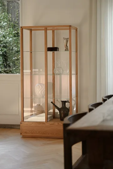 Japansk vitrineskab large - Varmolieret eg - Kristina Dam Studio
