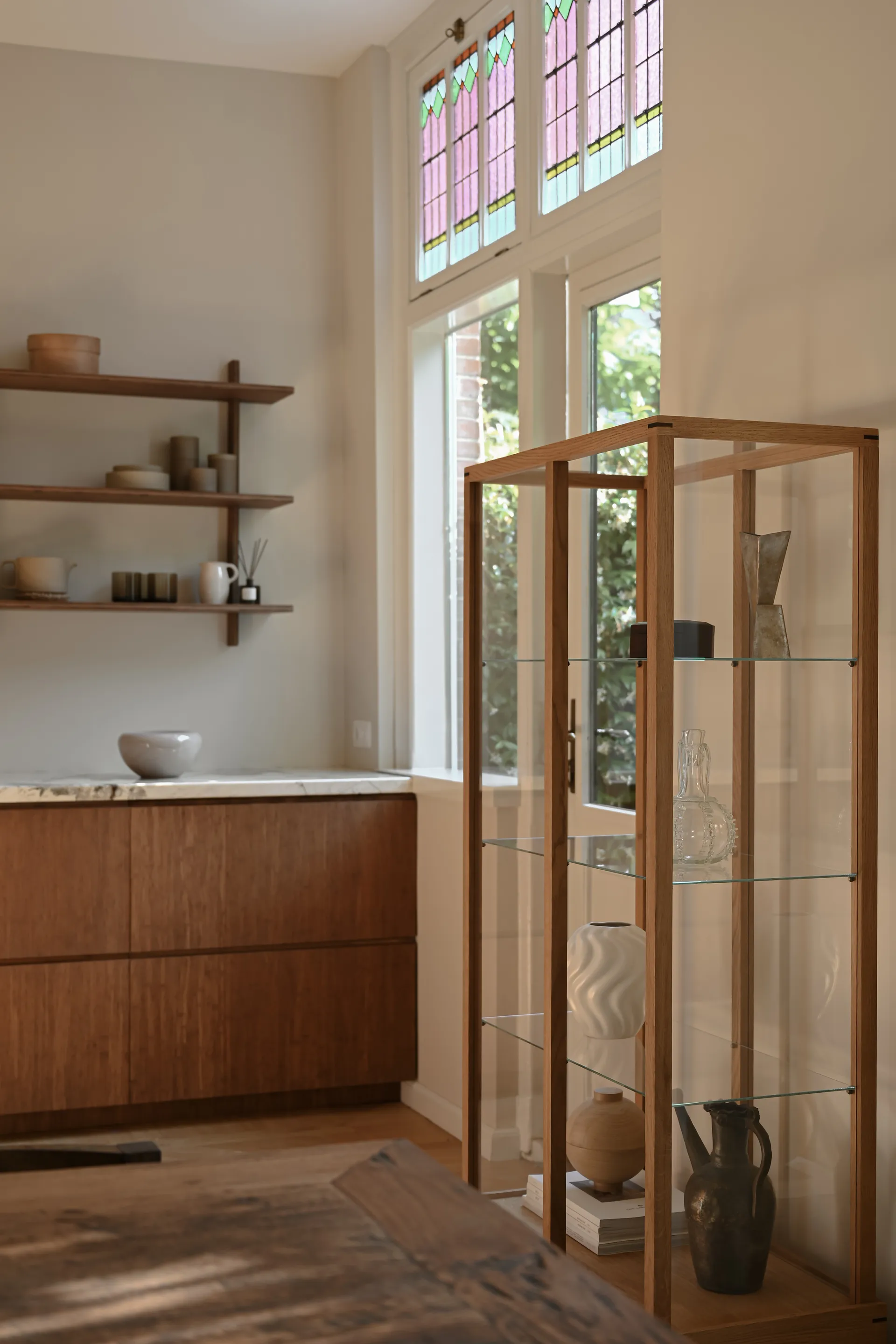 Japansk vitrineskab large, Varmolieret eg Kristina Dam Studio