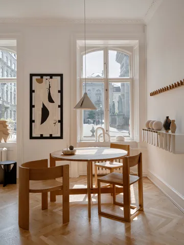 Outline stol - Varm lakeret eg-valnød - Kristina Dam Studio