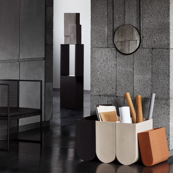Pedestal sidebord, Black Kristina Dam Studio