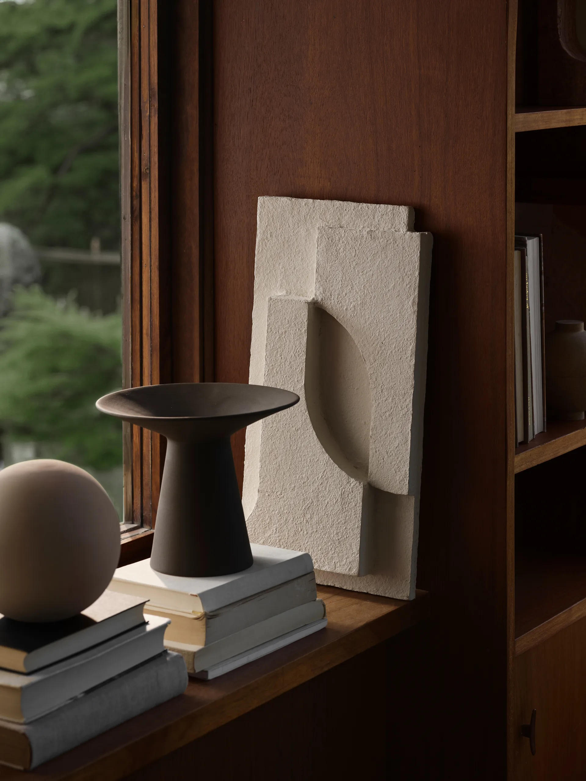 Serif Relief vægdekoration S, Off white Kristina Dam Studio