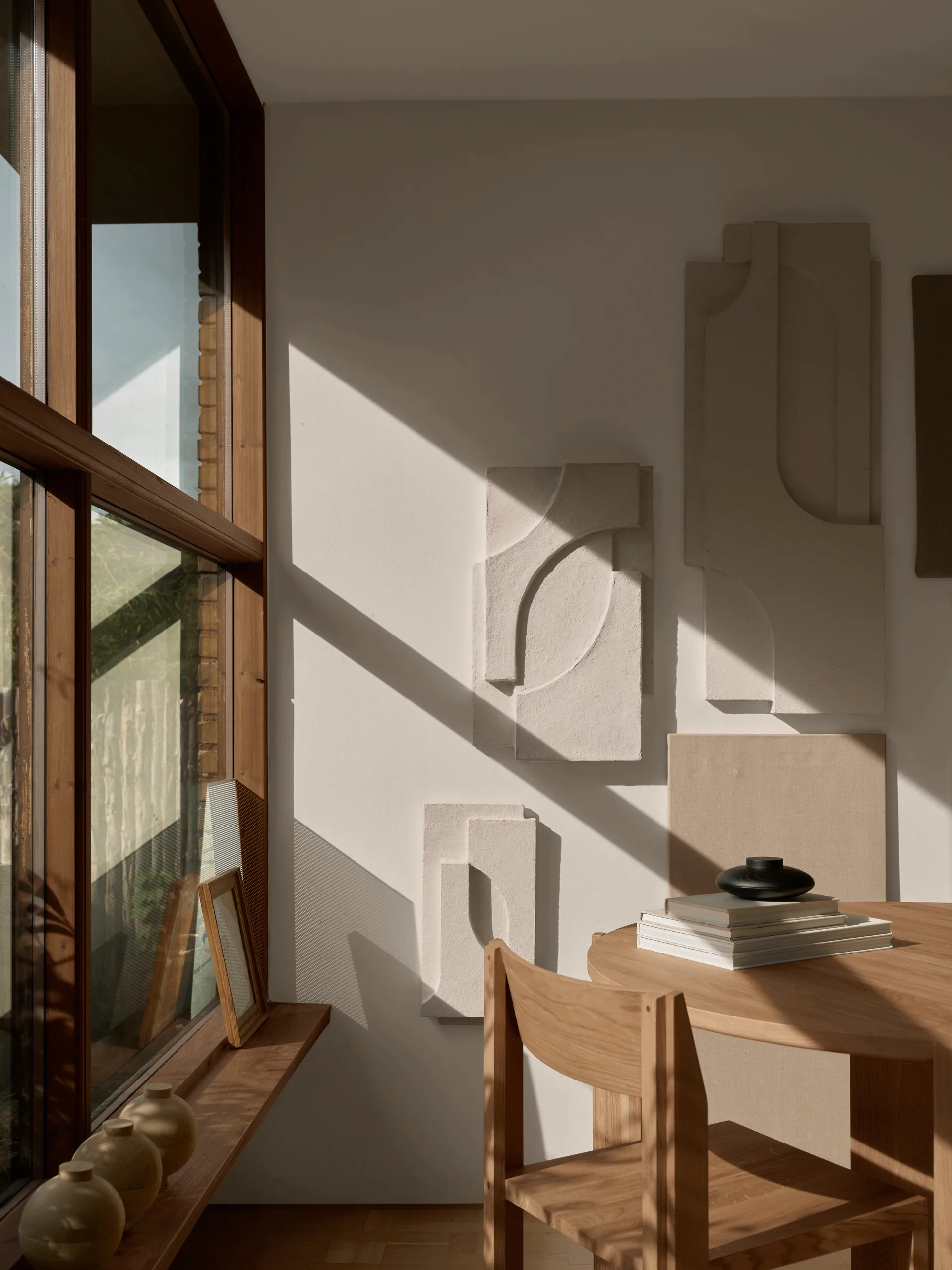 Serif Relief vægdekoration S, Off white Kristina Dam Studio