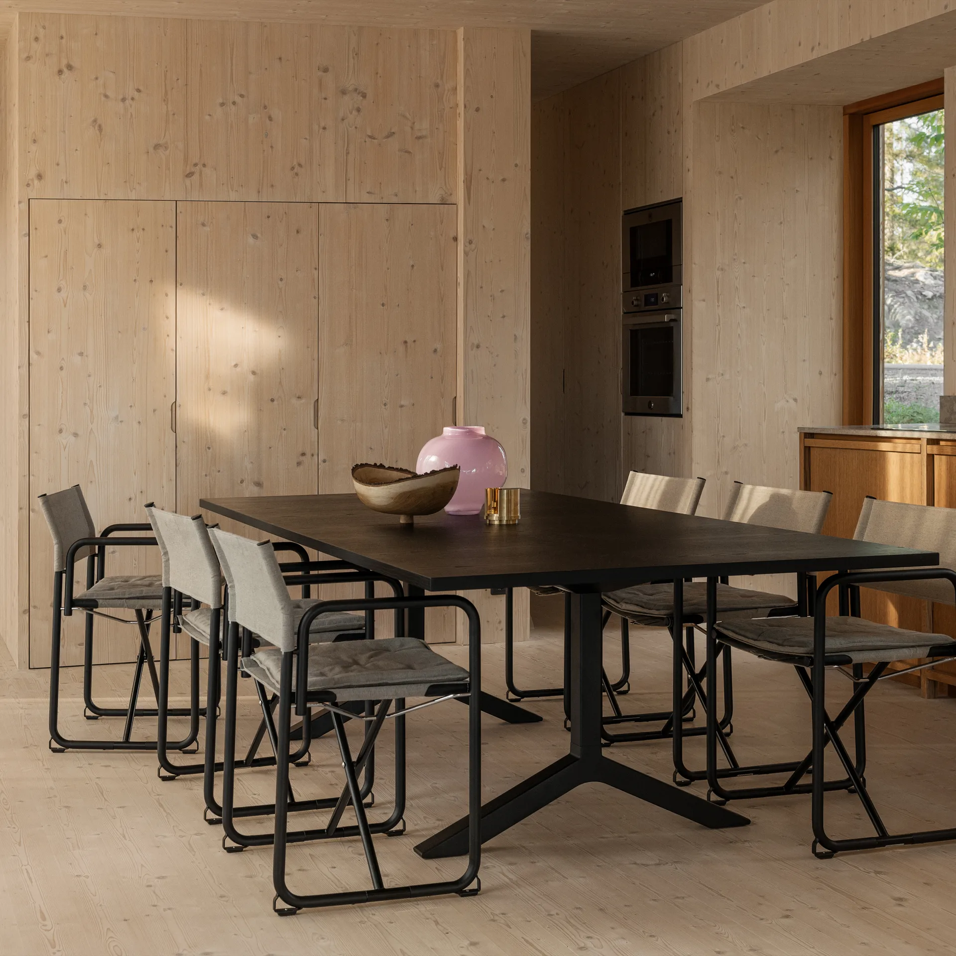 X75-2 karmstol, Naturfarvet linnedug-krom Lammhults