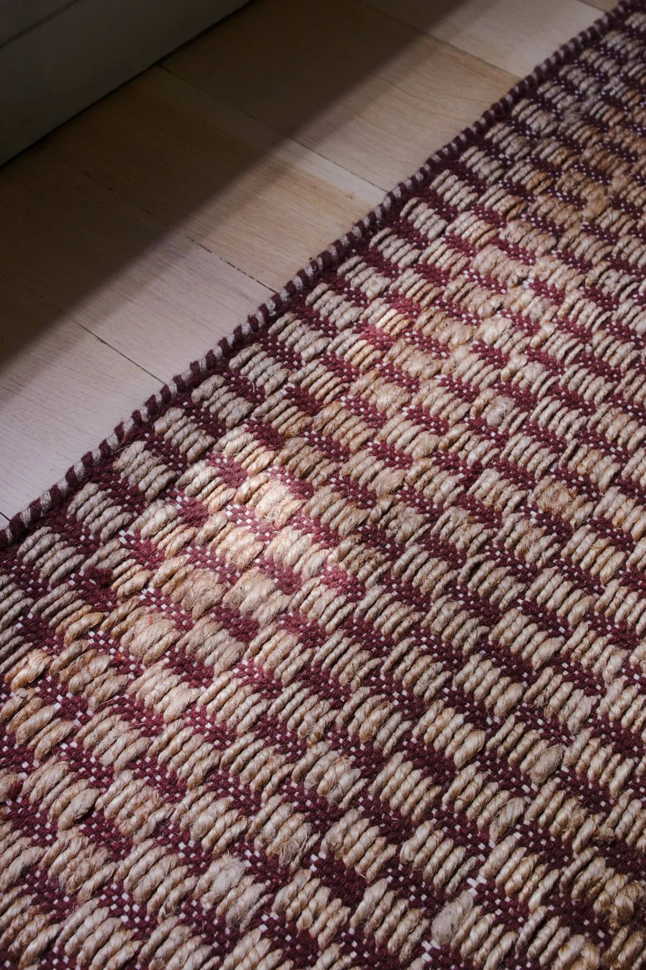 Barley jutemåtte, Burgundy, 75x240 cm Layered