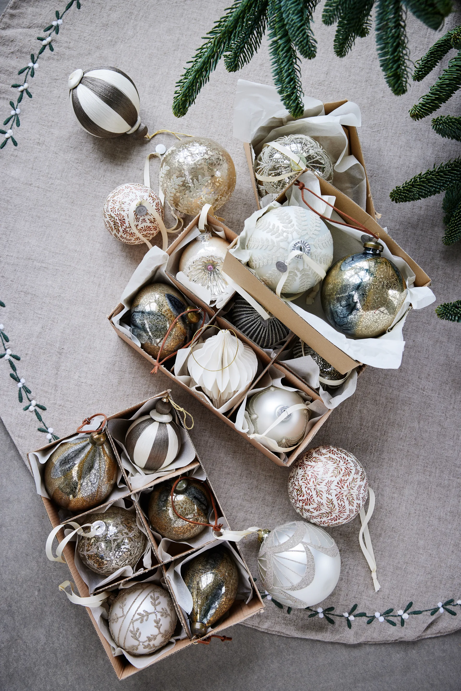 Agnes julekugle Ø10 cm, Off-white-brown Lene Bjerre