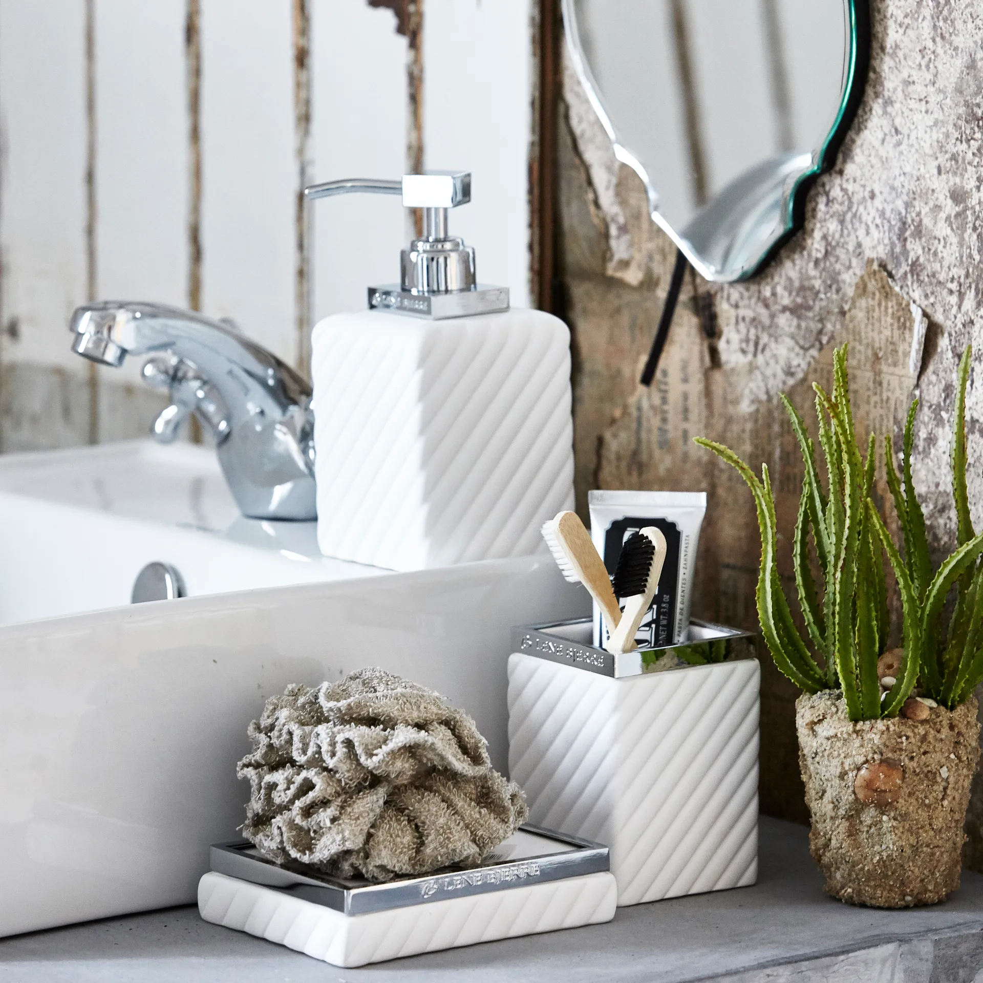 Portia tandbørstekrus, hvid-sølv Lene Bjerre