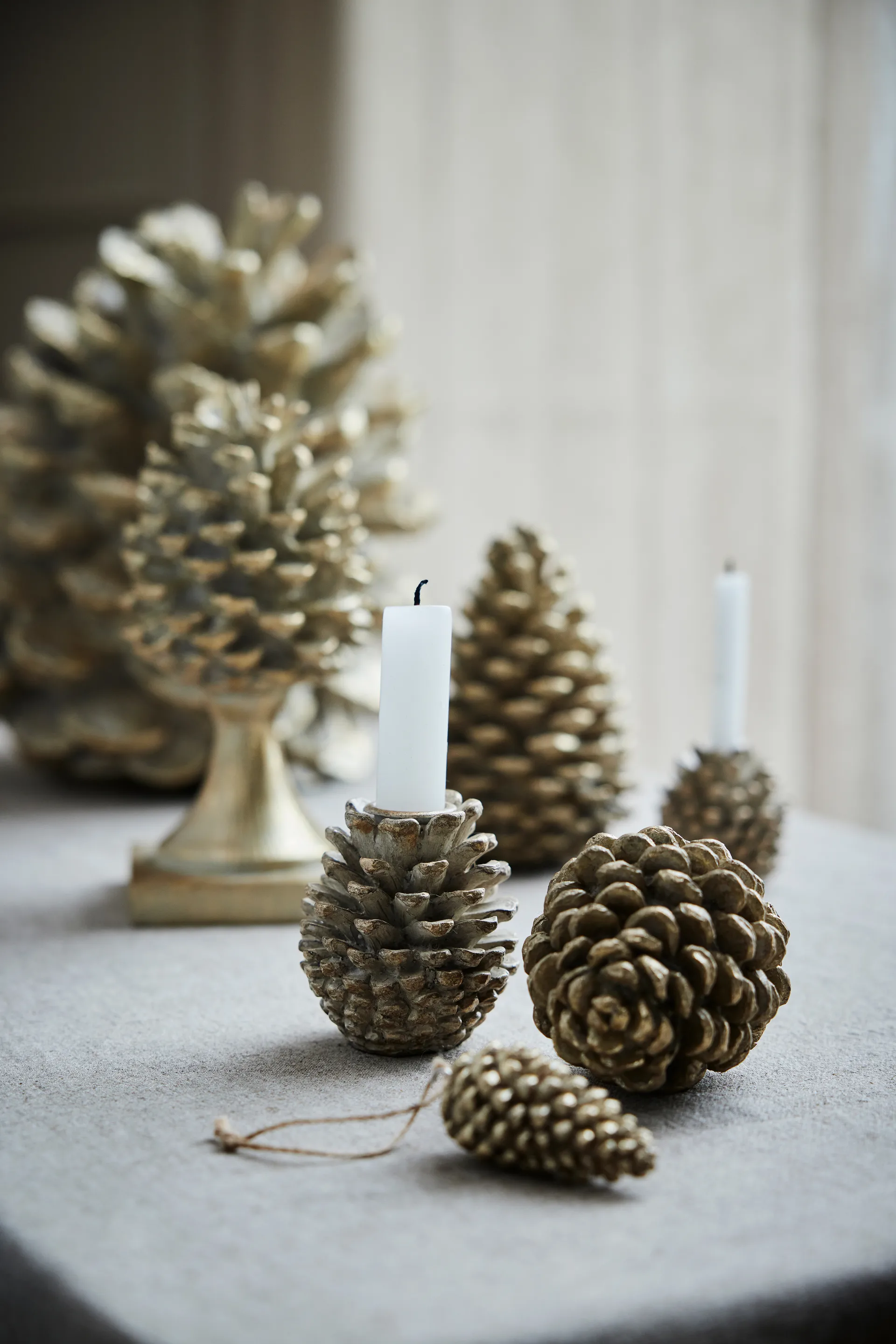 Serafina kogle dekoration 8,3 cm, Lyseguld Lene Bjerre